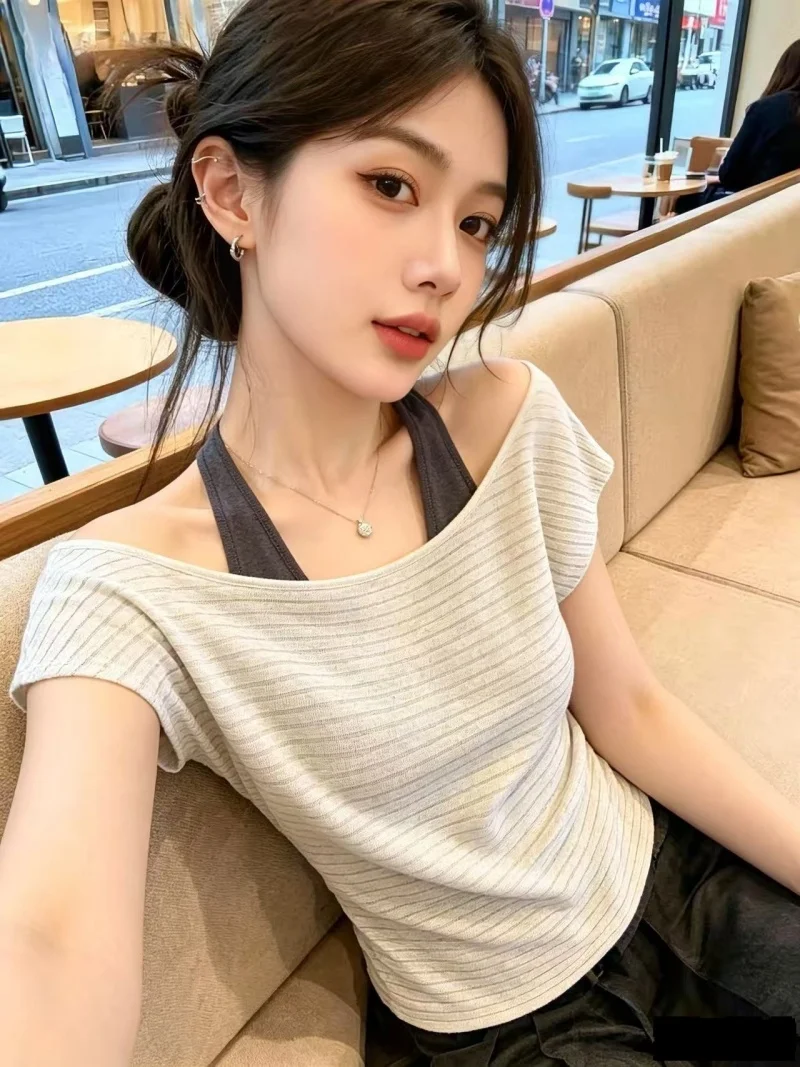 Korean Style Knitted Neck Hanging T-Shirt Women's Summer Hollow Design Unique Shoulder Bared Top Self-Keeping Model Silk Uppe...
Korean Style Knitted Neck Hanging T-Shirt Women's Summer Hollow Design Unique Shoulder Bared Top Self-Keeping Model Silk Uppe...