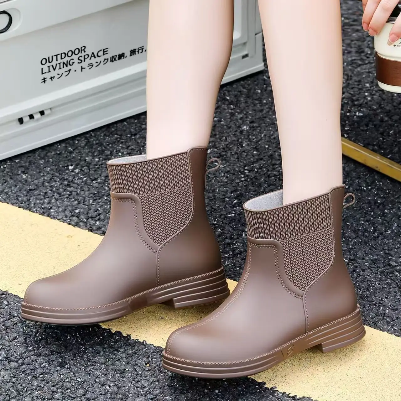 Women's Thick Sole High Top Rain Boots Four Seasons New Waterproof Non Slip Flat sole Kitchen Word Shoes Wash The Car Shoes
Women's Thick Sole High Top Rain Boots Four Seasons New Waterproof Non Slip Flat sole Kitchen Word Shoes Wash The Car Shoes
