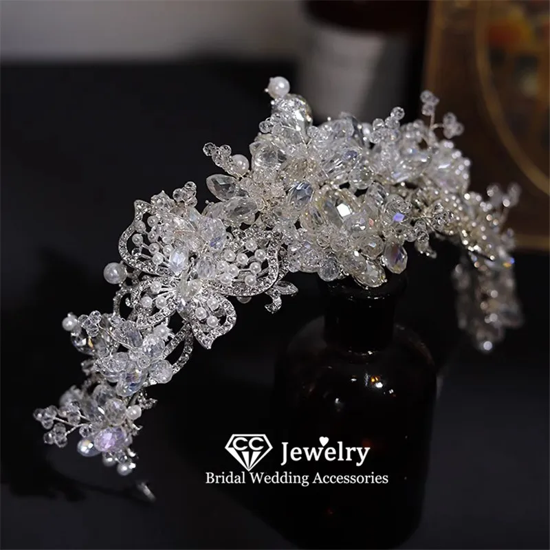CC Luxury Crown Women Accessory Wedding Headpiece Bridal Headdress Engagement Hair Ornament Butterfly Shape Crystal Crowns AN404
CC Luxury Crown Women Accessory Wedding Headpiece Bridal Headdress Engagement Hair Ornament Butterfly Shape Crystal Crowns AN404