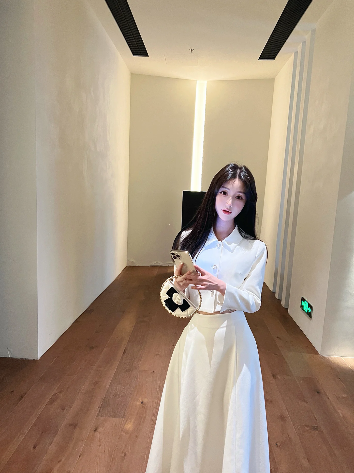 Комплект Xu Yan Bear House Ele: осенний наряд с длинным рукавом, юбкой с высокой талией и блузкой, женский модный ансамбль высокого качества
Комплект Xu Yan Bear House Ele: осенний наряд с длинным рукавом, юбкой с высокой талией и блузкой, женский модный ансамбль высокого качества