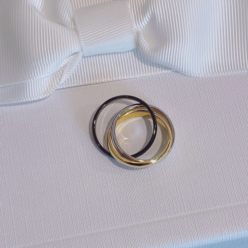 2022 Gold White Gold Black Ceramic Three Ring Ring For Men Women Anniversary Gift Simple Luxury High-Quality Jewelry.
2022 Gold White Gold Black Ceramic Three Ring Ring For Men Women Anniversary Gift Simple Luxury High-Quality Jewelry.