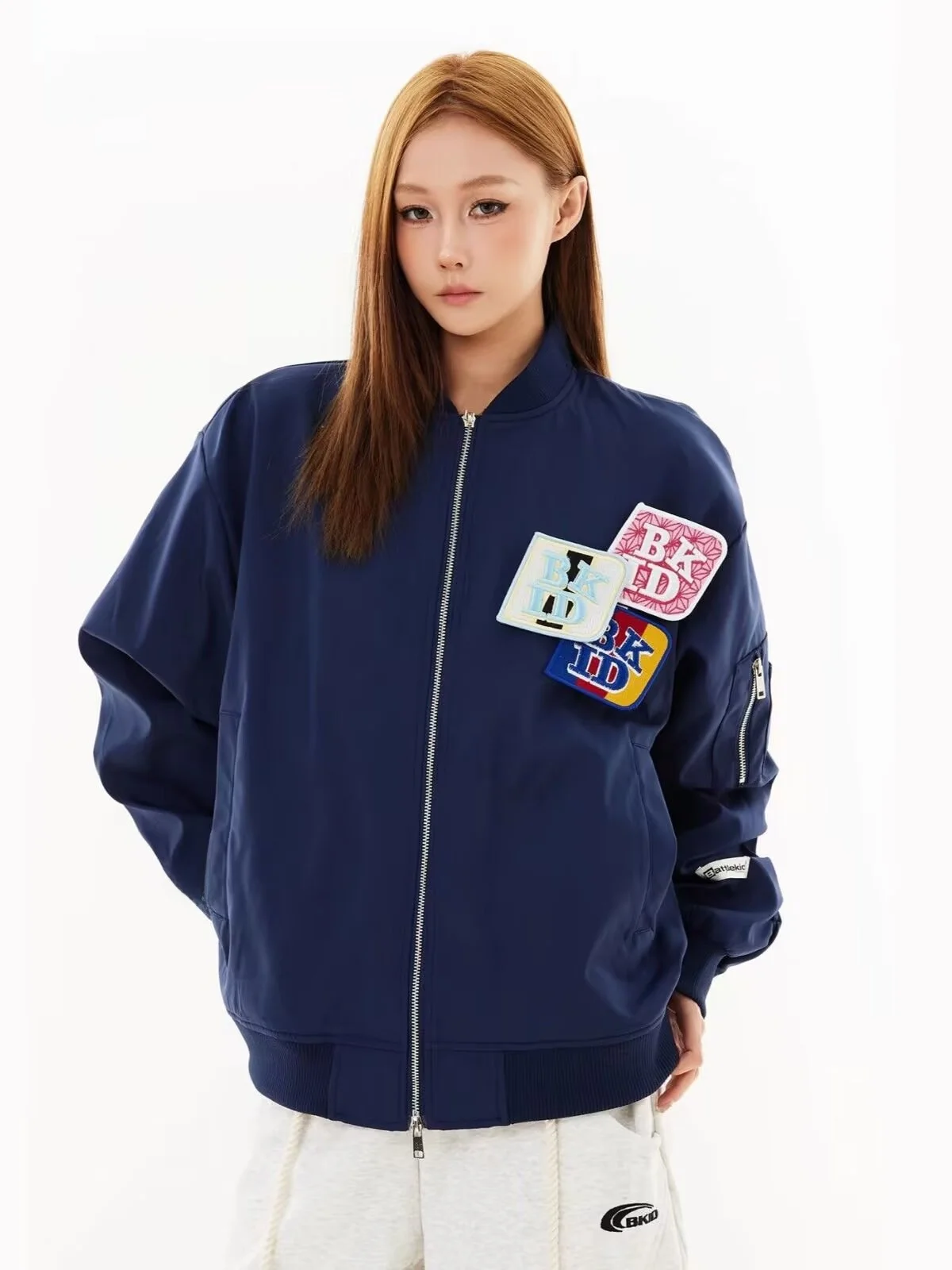 Американский ретро-стиль: куртка-бомбер с вышивкой, свободный крой, повседневная верхняя одежда для мужчин и женщин, весна-осень, модный бренд
Американский ретро-стиль: куртка-бомбер с вышивкой, свободный крой, повседневная верхняя одежда для мужчин и женщин, весна-осень, модный бренд