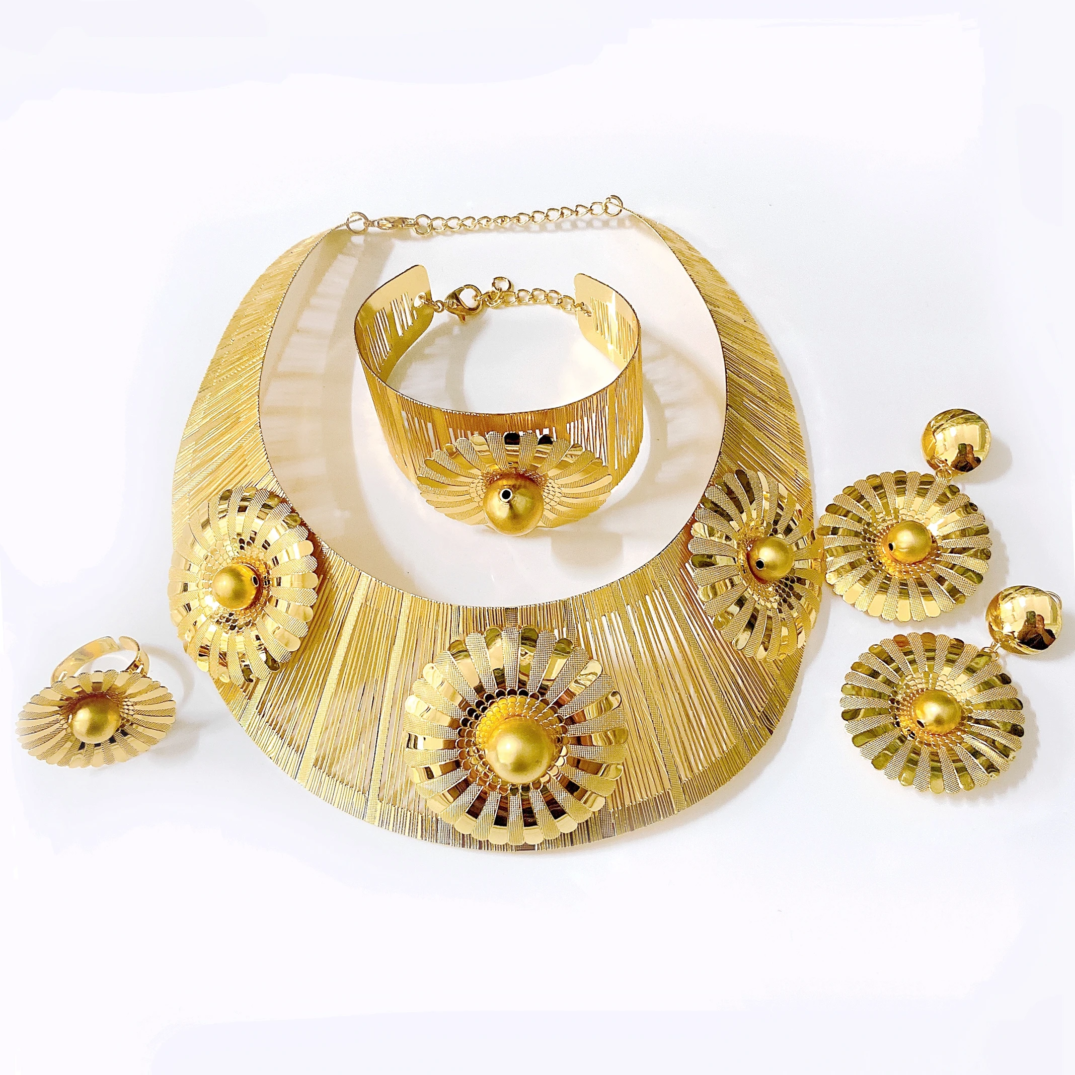 Luxury Fashionable Hollow Flower Jewelry set Charming Fancy llaveros Collar Pulseras pin Pendient tentacles Anillo 4PC Jewel Set
Luxury Fashionable Hollow Flower Jewelry set Charming Fancy llaveros Collar Pulseras pin Pendient tentacles Anillo 4PC Jewel Set