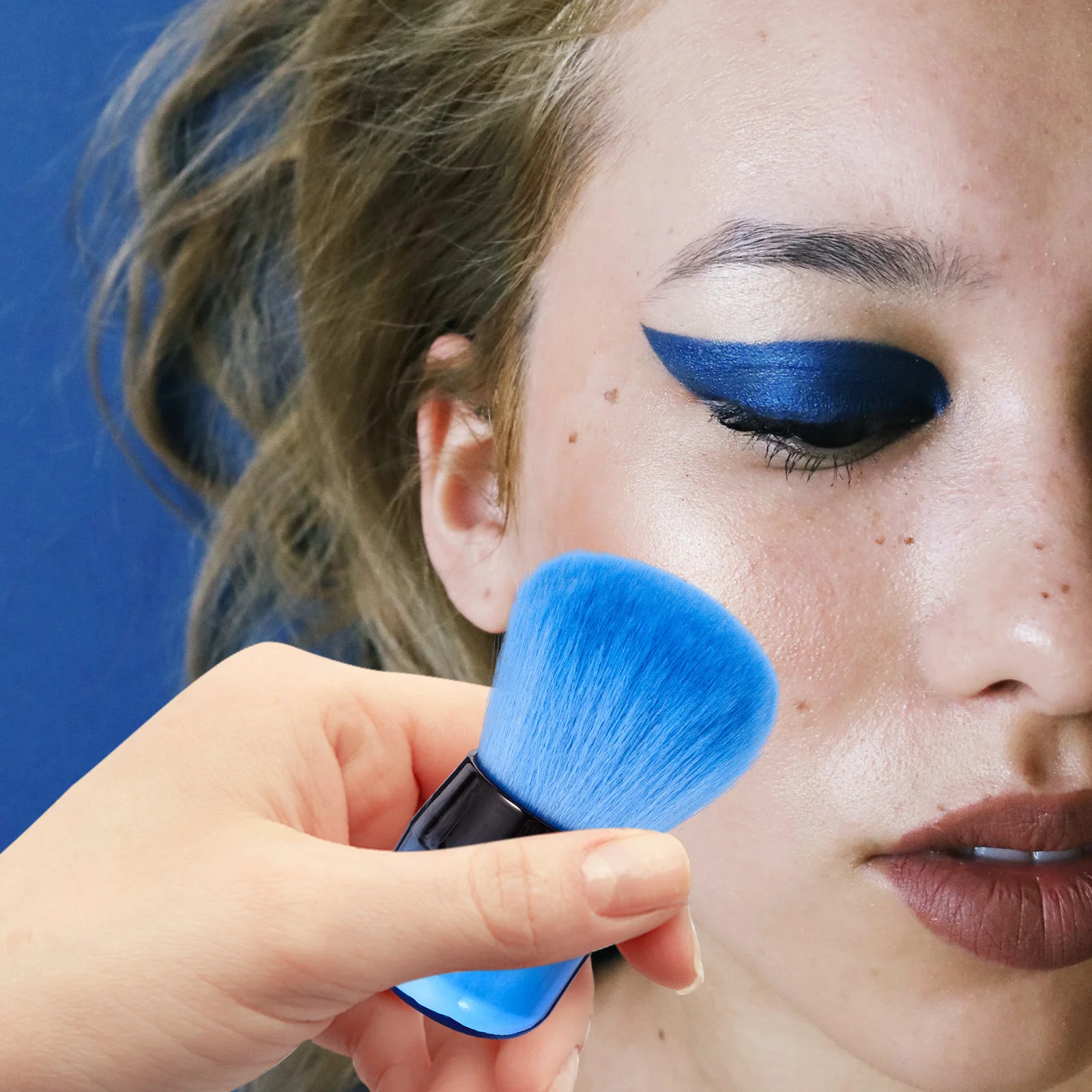 1pc Mushroom Head Makeup Brush Olive Powder Blending For Sensitive Skin Shading Blush Contouring Tool
1pc Mushroom Head Makeup Brush Olive Powder Blending For Sensitive Skin Shading Blush Contouring Tool