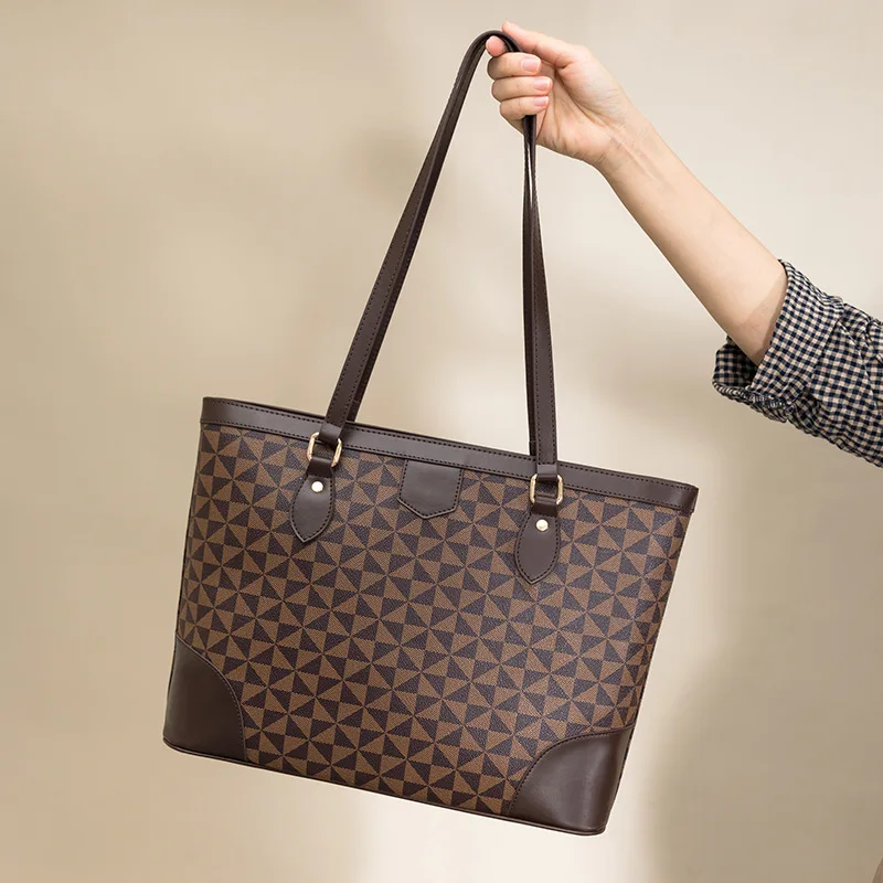 European and American female designers niche large capacity classic versatile practical portable tote bag high-end and casual
European and American female designers niche large capacity classic versatile practical portable tote bag high-end and casual