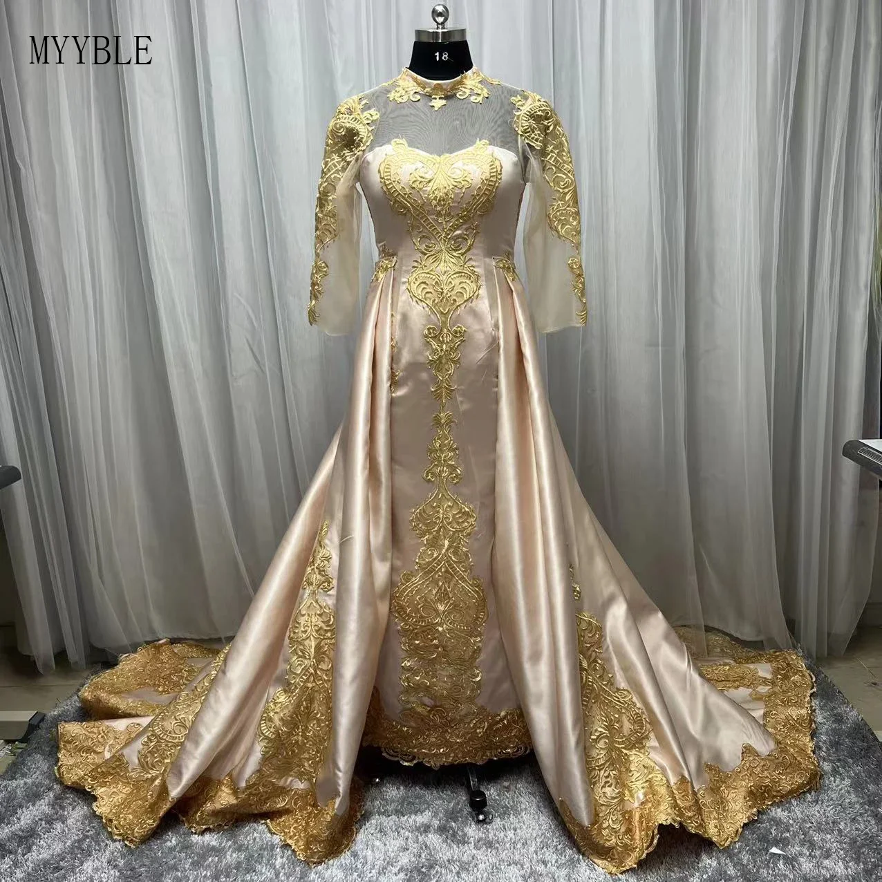 Real Photo Long Sleeves Prom Dresses 2022 Luxury Satin Custom Made Gold Lace Detachable Long Train Formal Evening Gown Celebrity
Real Photo Long Sleeves Prom Dresses 2022 Luxury Satin Custom Made Gold Lace Detachable Long Train Formal Evening Gown Celebrity