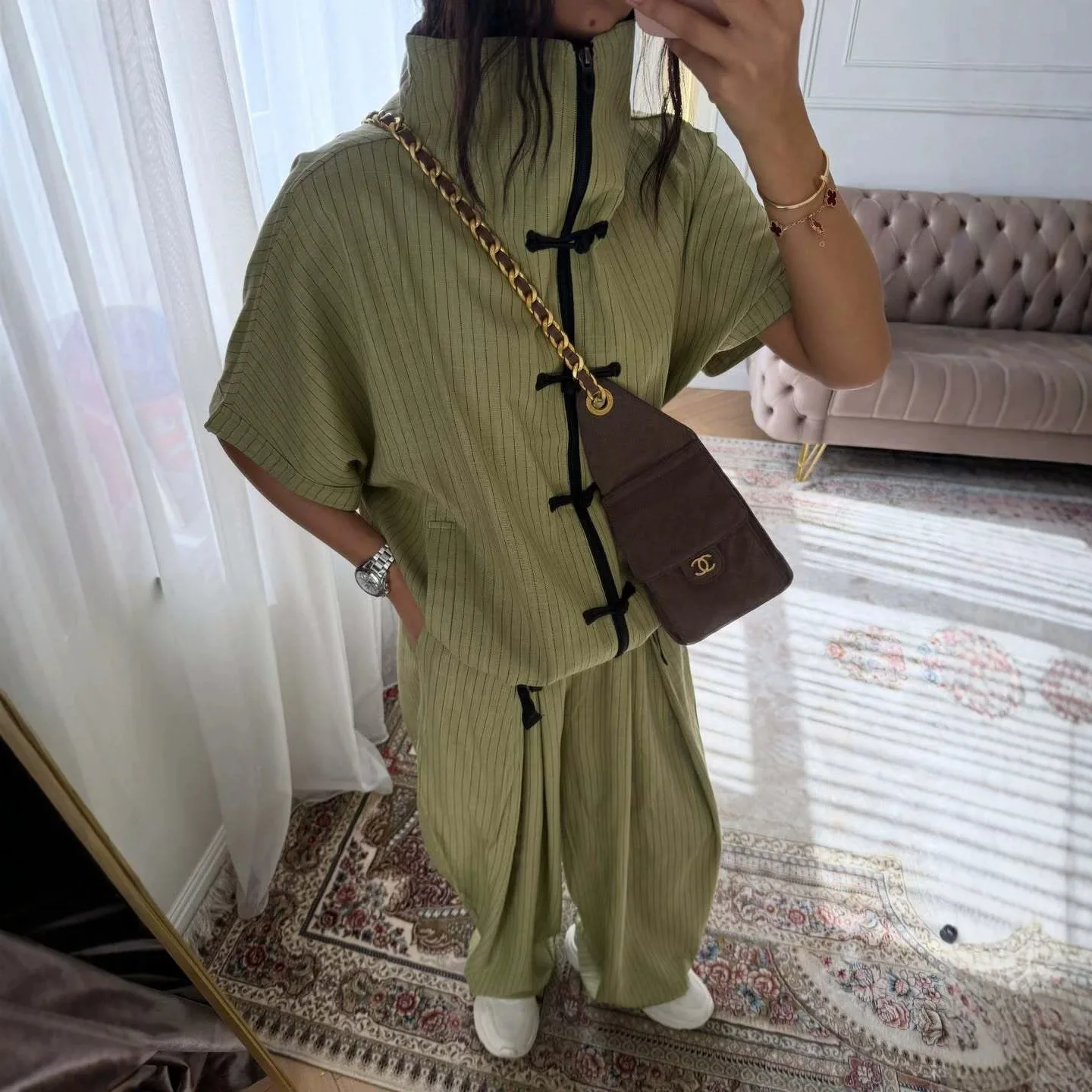 Stand Collar Frog Button Short Sleeve Top Pants Suits Women Vintage Loose Tops With High Waist Wide Leg Trousers New Ladies Sets
Stand Collar Frog Button Short Sleeve Top Pants Suits Women Vintage Loose Tops With High Waist Wide Leg Trousers New Ladies Sets