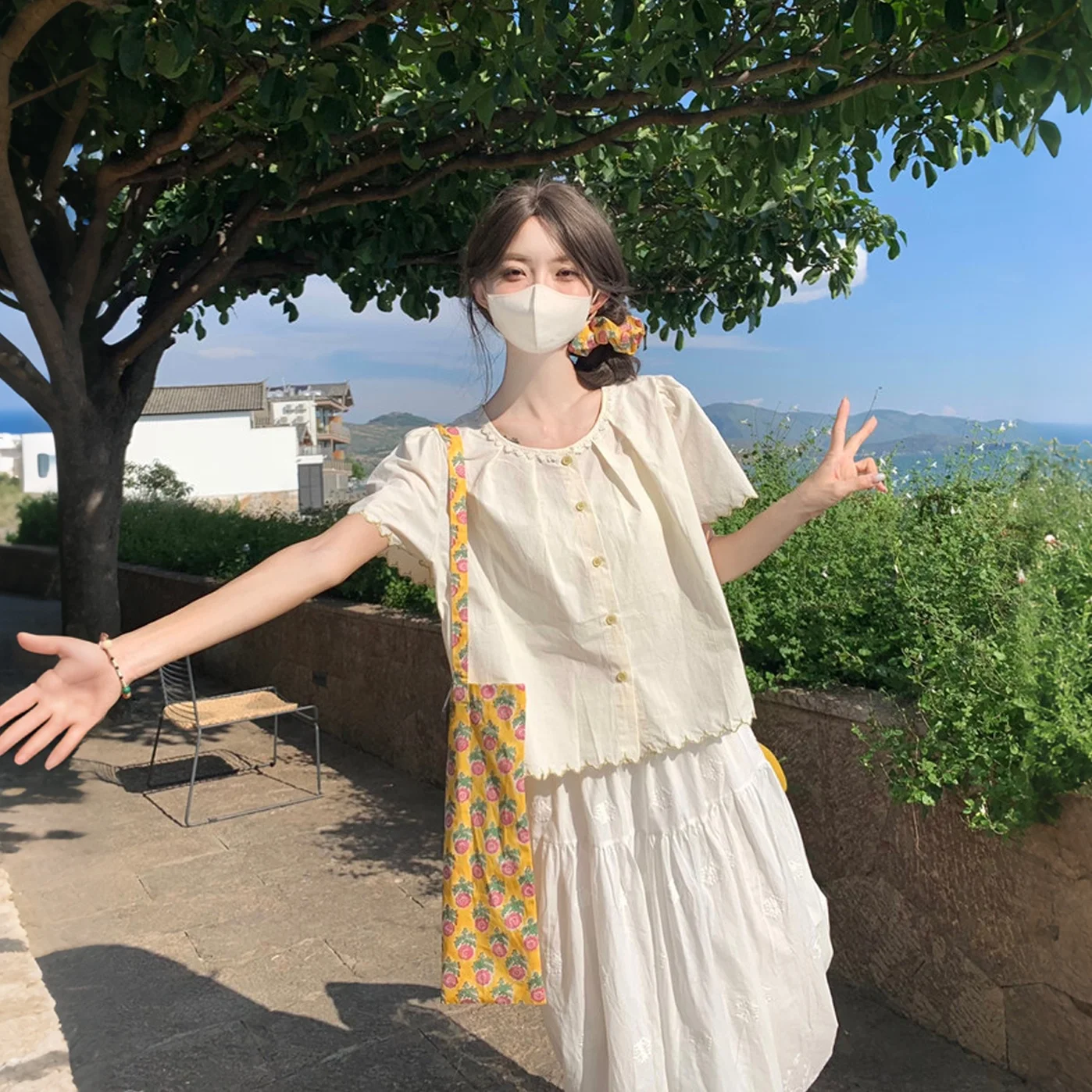 Stunning Korean Style Women's Shirt Short Sleeve Beautiful Lace Trim Slimming Summer Fashionable Top Casual Commuting
Stunning Korean Style Women's Shirt Short Sleeve Beautiful Lace Trim Slimming Summer Fashionable Top Casual Commuting