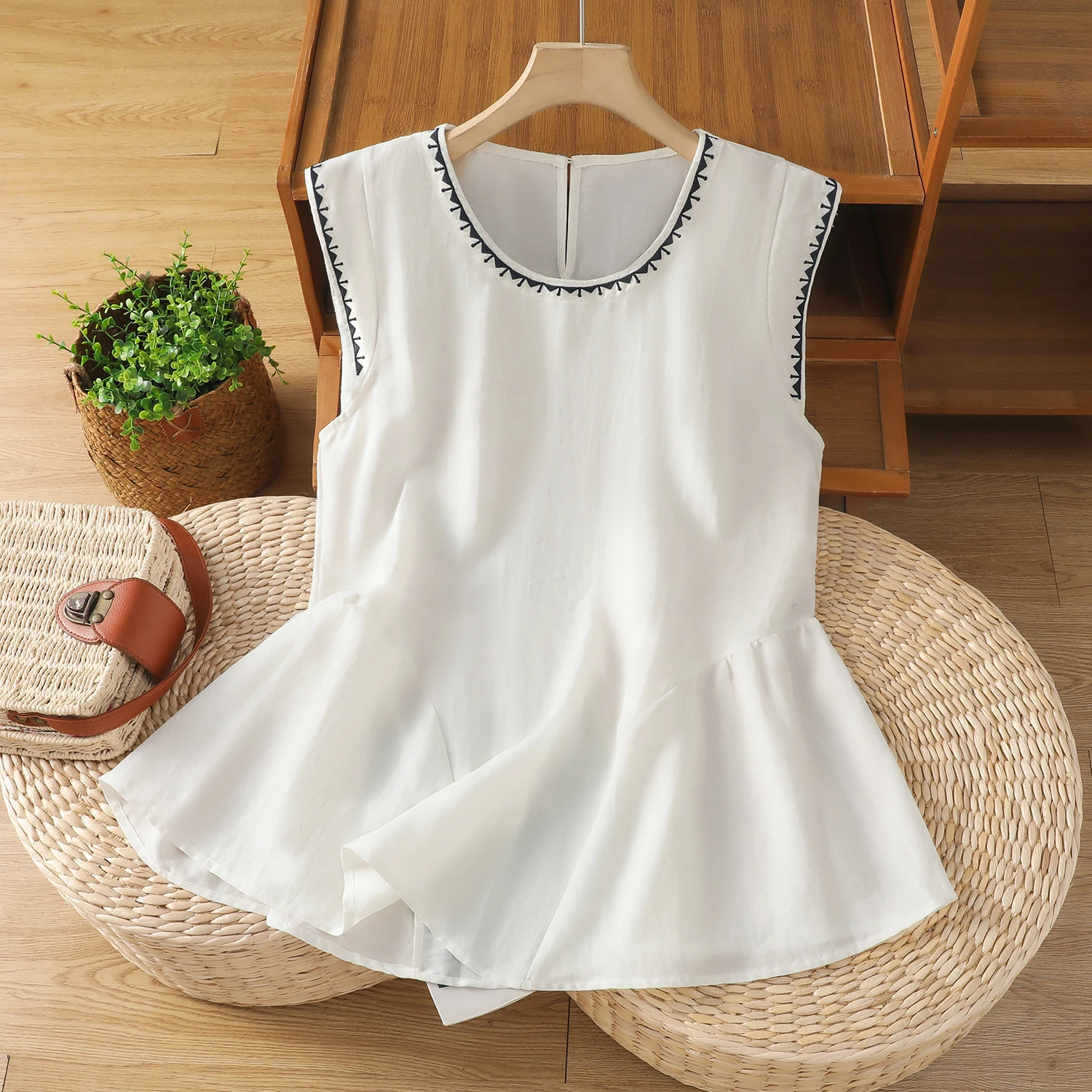 plus Size Women's Summer New Style Chiffon Sleeveless T-Shirt Vest Doll Shirt Base Shirt Top Comfortable Fit round Neck Short...
plus Size Women's Summer New Style Chiffon Sleeveless T-Shirt Vest Doll Shirt Base Shirt Top Comfortable Fit round Neck Short...