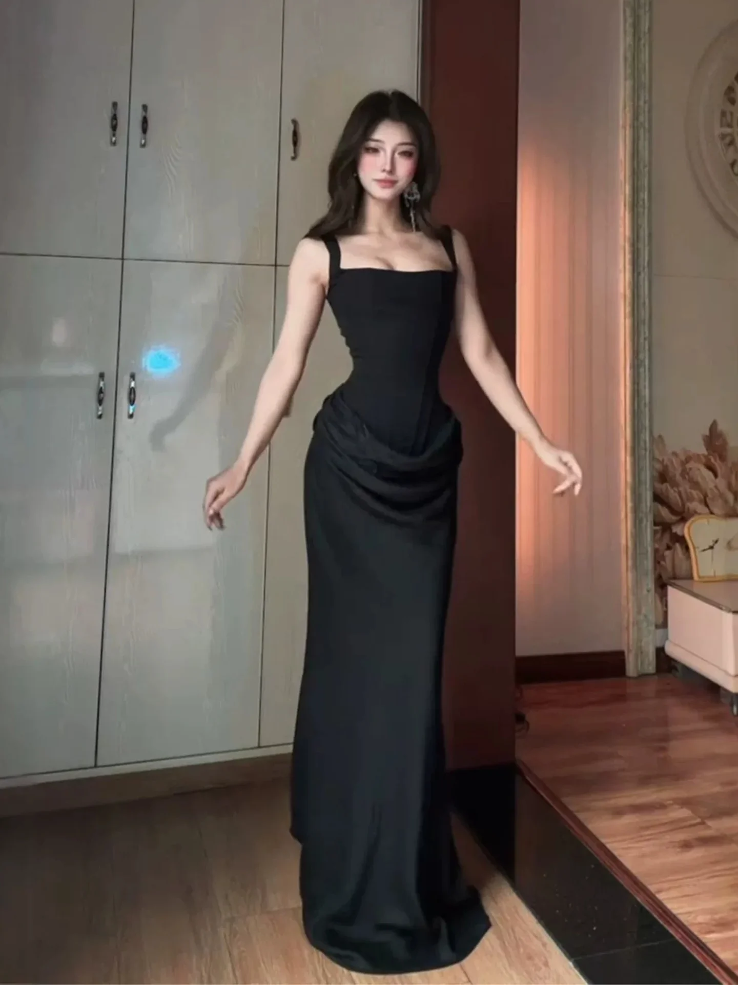 Sexy Black Fishbone Strap Dress Women's plus Size Pleated Bodycon Long Dress Spring 2026 High Waist Polyester Fiber Gown
Sexy Black Fishbone Strap Dress Women's plus Size Pleated Bodycon Long Dress Spring 2026 High Waist Polyester Fiber Gown