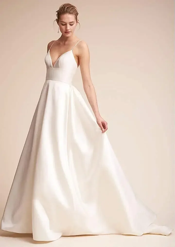 Custom Women's Straps Backless Long Dresses Satin Sleeveless Train Homecoming Prom Evening Party Gowns with Pockets Bridal Dress
Custom Women's Straps Backless Long Dresses Satin Sleeveless Train Homecoming Prom Evening Party Gowns with Pockets Bridal Dress