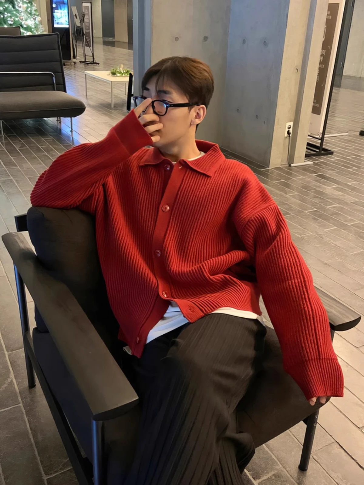 Красный вязаный кардиган мужской, весенне-осенний, в корейском стиле, праздничный, на Новый год, с длинными рукавами, модный, в городском стиле
Красный вязаный кардиган мужской, весенне-осенний, в корейском стиле, праздничный, на Новый год, с длинными рукавами, модный, в городском стиле