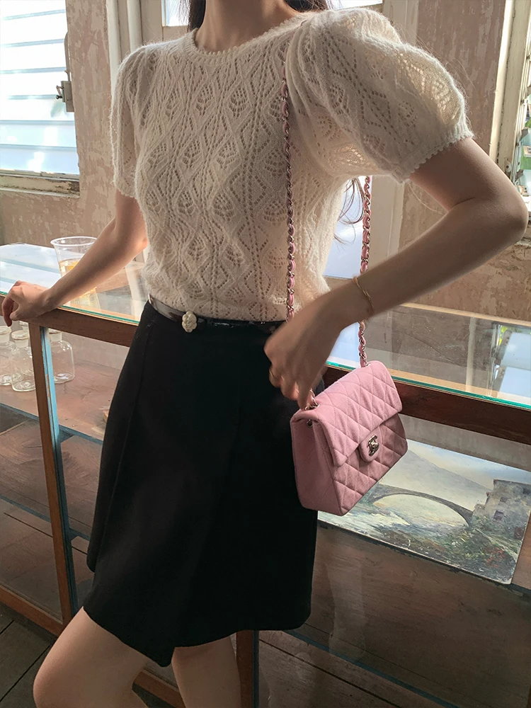 Faionable White Romantic Hollow out Knitted Top with Naki Heavy Hook Flower Design Bubble Sve Camere Women's Sle
Faionable White Romantic Hollow out Knitted Top with Naki Heavy Hook Flower Design Bubble Sve Camere Women's Sle