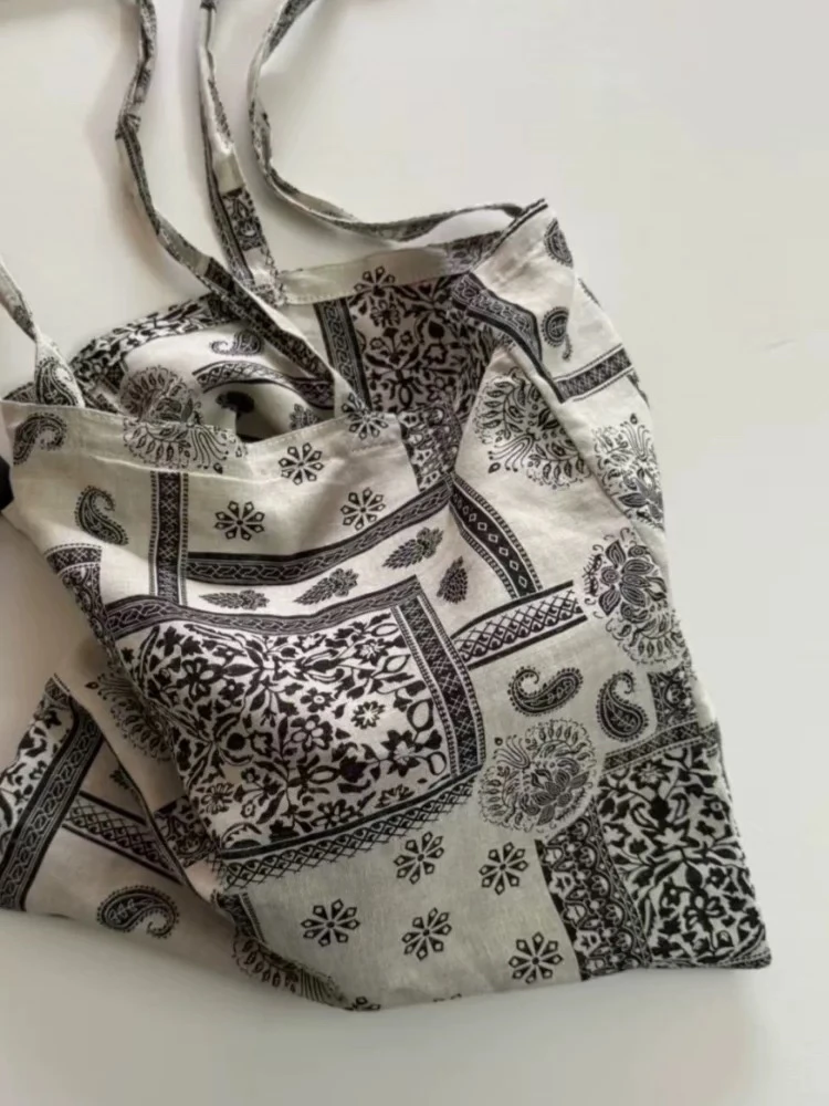 2025 New Niche Design Retro Shoulder Bags Large Capacity Shopping Fashionable Versatile Commuting Women's Bag
2025 New Niche Design Retro Shoulder Bags Large Capacity Shopping Fashionable Versatile Commuting Women's Bag