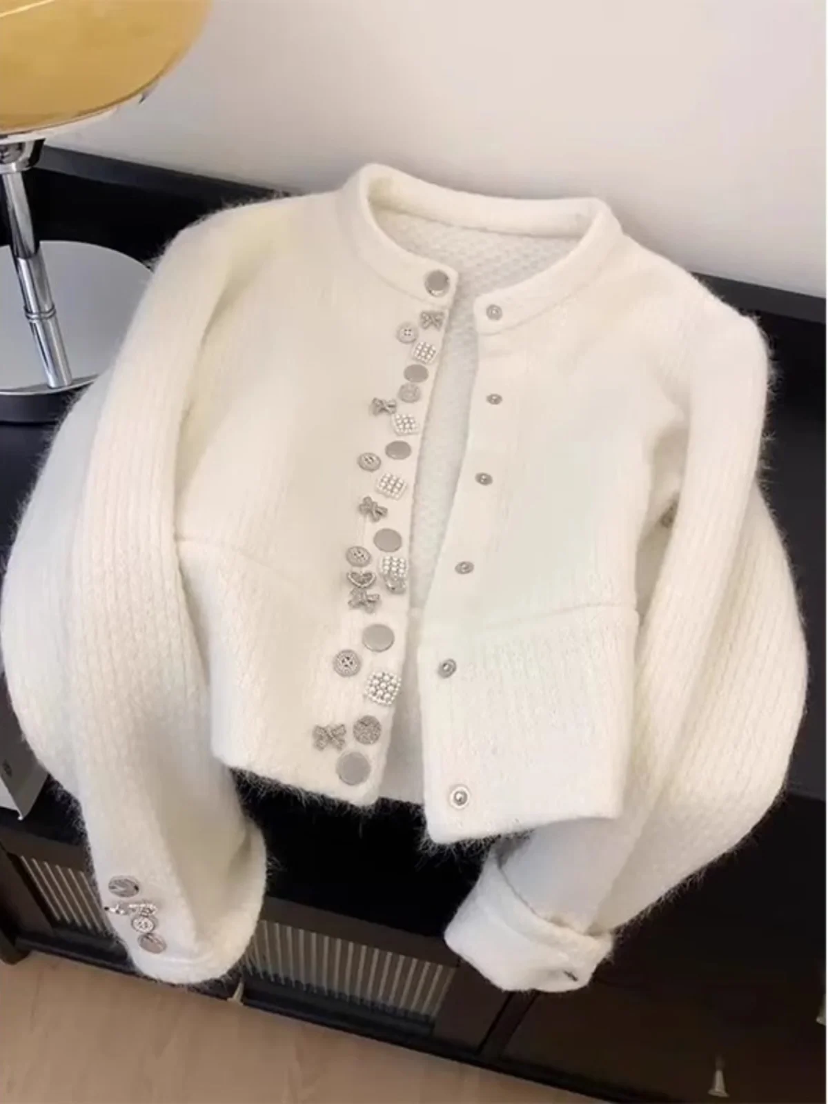 Heavyweight Bear Fur Knitted Long Sleeve Women's Sweater Coat White Autumn Winter New Style Warmth Emitting Knitwear Cardigan
Heavyweight Bear Fur Knitted Long Sleeve Women's Sweater Coat White Autumn Winter New Style Warmth Emitting Knitwear Cardigan