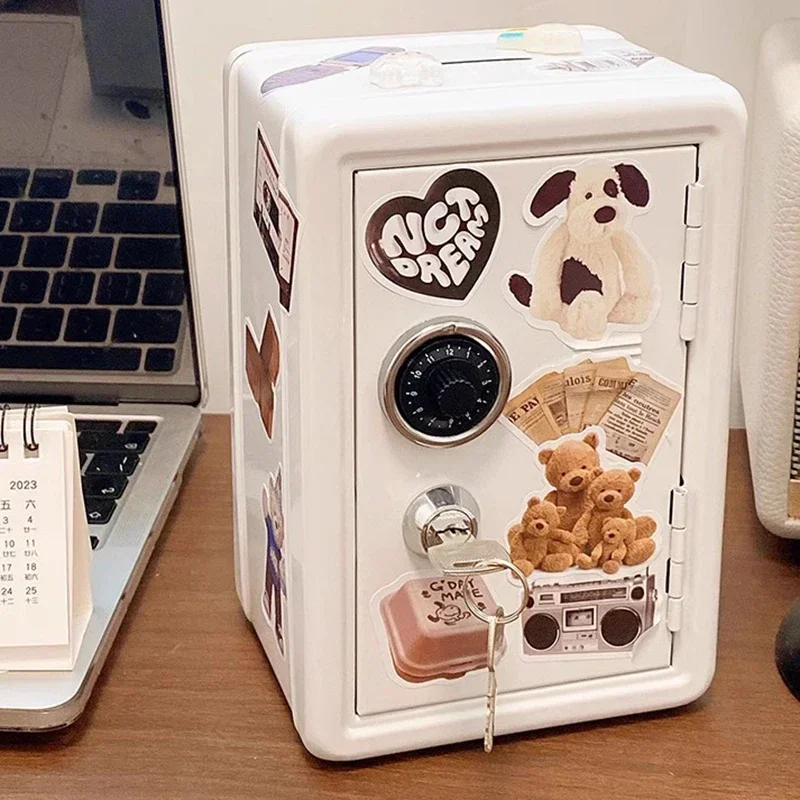 Luxury Creative Key Piggy Lock Bank Coins Money Modern Box Kids Cash Treasure Chest Piggy Bank Mobili Per La Casa Decorate
Luxury Creative Key Piggy Lock Bank Coins Money Modern Box Kids Cash Treasure Chest Piggy Bank Mobili Per La Casa Decorate