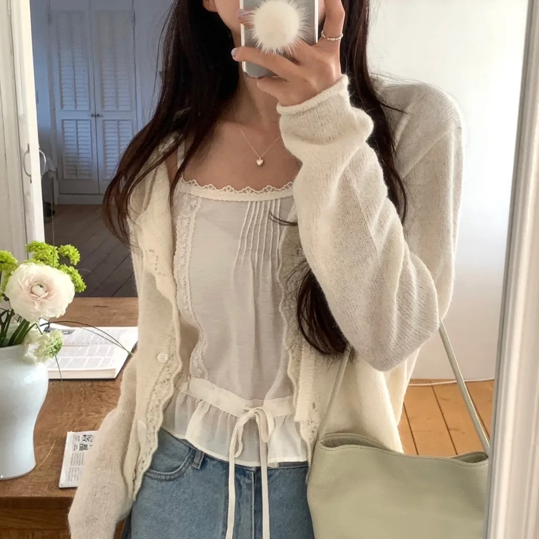 Lace Trim Waist Cinching Strap Vest Korean Style Blend Thin Strap Halter Neck Top for Women Spring Autumn Winter Casual Wear
Lace Trim Waist Cinching Strap Vest Korean Style Blend Thin Strap Halter Neck Top for Women Spring Autumn Winter Casual Wear