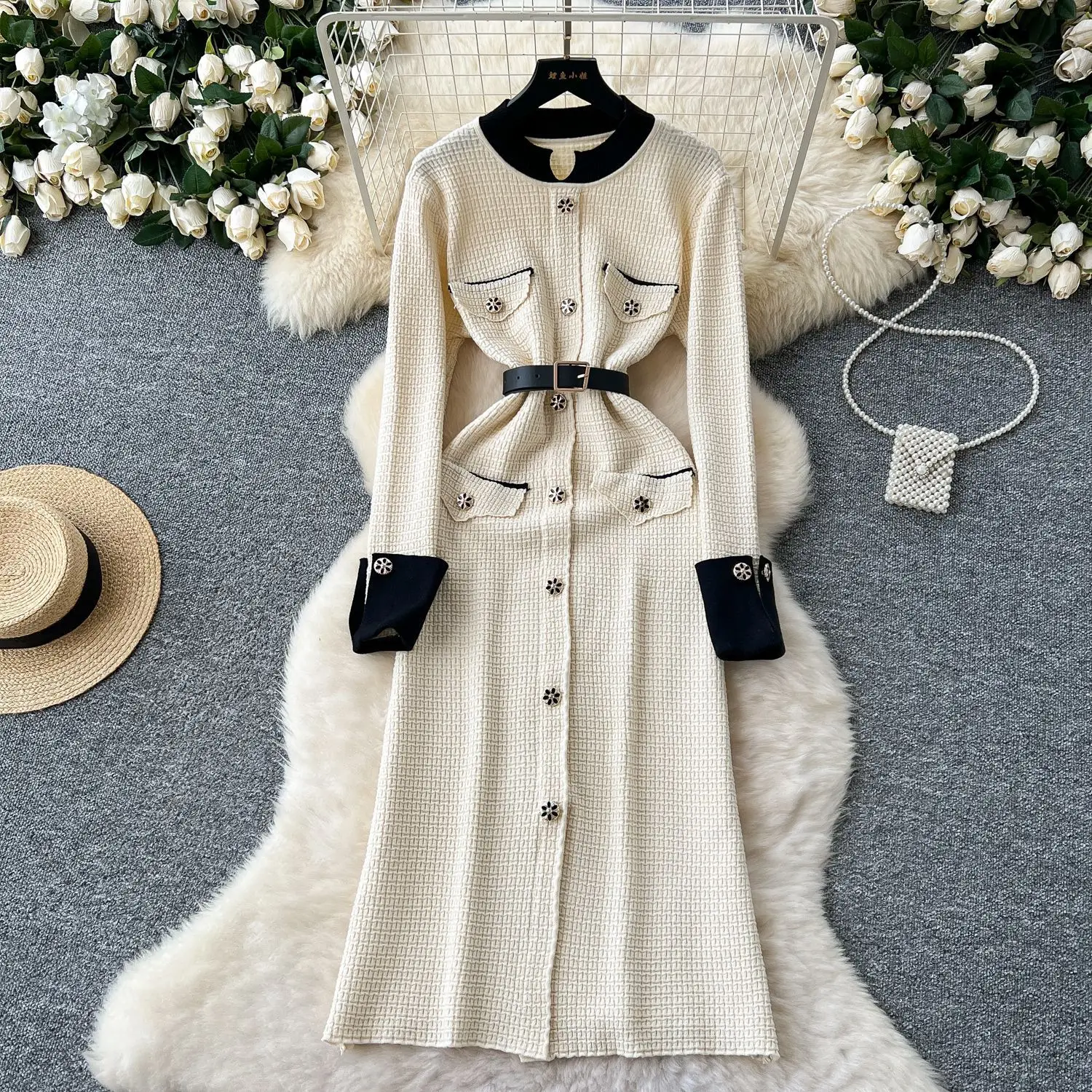 2026 Autumn Winter Long Sleeve Temperament Dress Socialite Elegant Metal Button Decoration Waist Cinching Slit Long Dress
2026 Autumn Winter Long Sleeve Temperament Dress Socialite Elegant Metal Button Decoration Waist Cinching Slit Long Dress