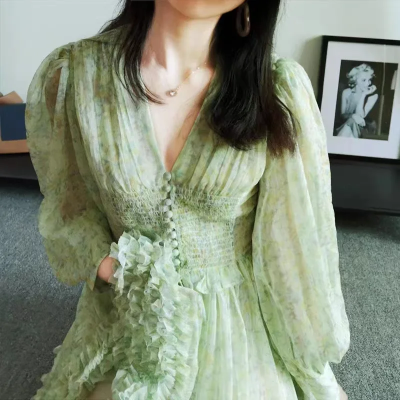 2024 autumn new long sleeved green V-neck chiffon floral dress French floral green dress for petite women in spring and summer
2024 autumn new long sleeved green V-neck chiffon floral dress French floral green dress for petite women in spring and summer