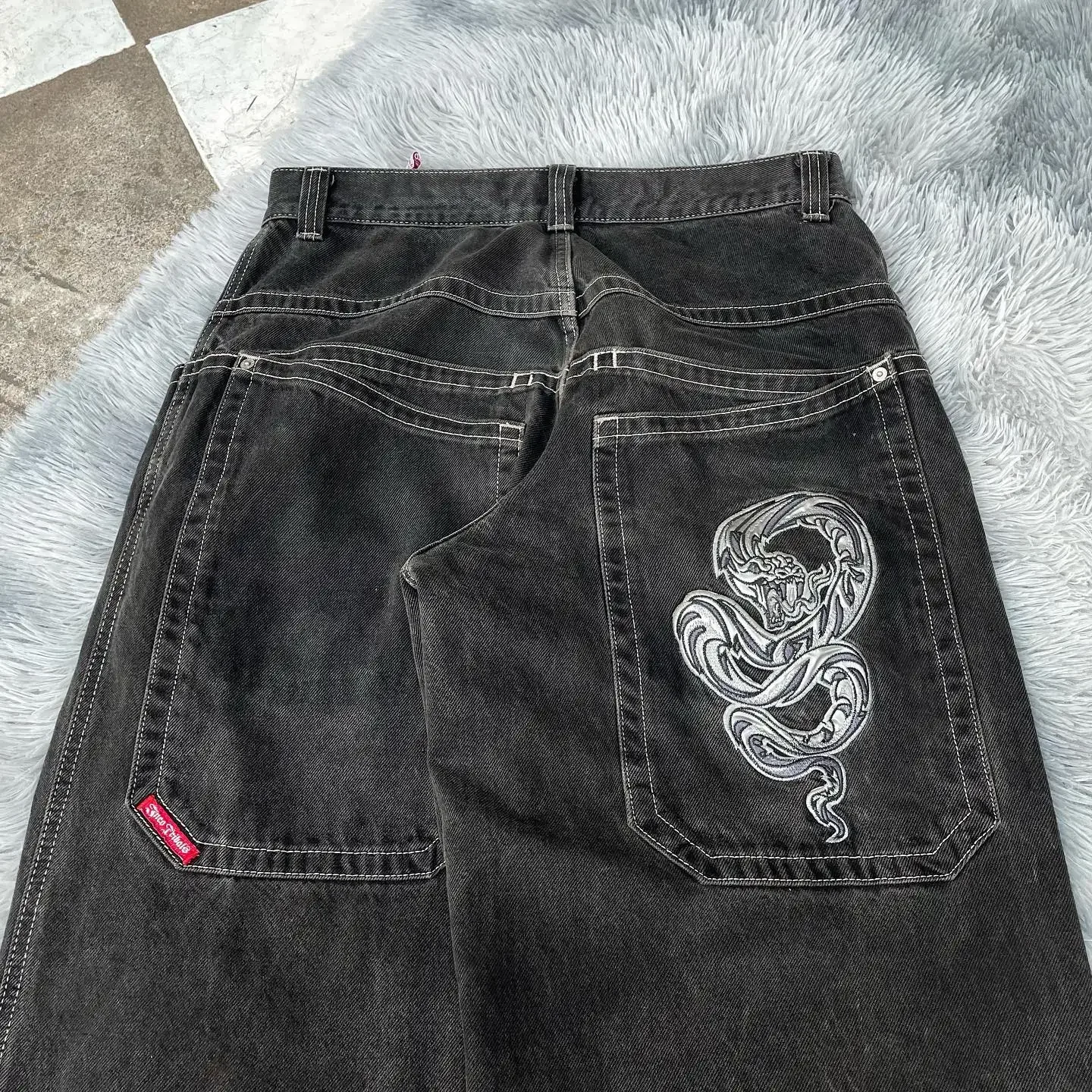 Джинсы JNCO Y2K в стиле Харадзюку, мешковатые джинсы в стиле ретро, с графическим принтом кобры, черные брюки в готическом стиле, с завышенной талией и широкими штанинами, уличная одежда
Джинсы JNCO Y2K в стиле Харадзюку, мешковатые джинсы в стиле ретро, с графическим принтом кобры, черные брюки в готическом стиле, с завышенной талией и широкими штанинами, уличная одежда