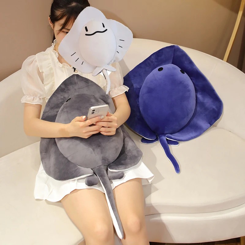 Новинка, плюшевые игрушки Manta Ray, Реалистичная кукла-луч, диванная подушка, мягкая игрушка-рыба, подушка для дивана, подушки для сна, подарки
Новинка, плюшевые игрушки Manta Ray, Реалистичная кукла-луч, диванная подушка, мягкая игрушка-рыба, подушка для дивана, подушки для сна, подарки
