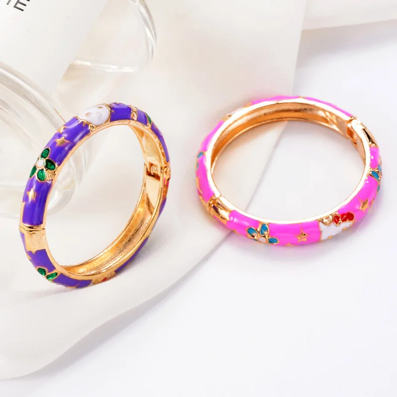 Old Beijing Cloisonne bracelet retro ornaments ethnic style children simple bracelet women's jewelry gift fashion bracelet
Old Beijing Cloisonne bracelet retro ornaments ethnic style children simple bracelet women's jewelry gift fashion bracelet