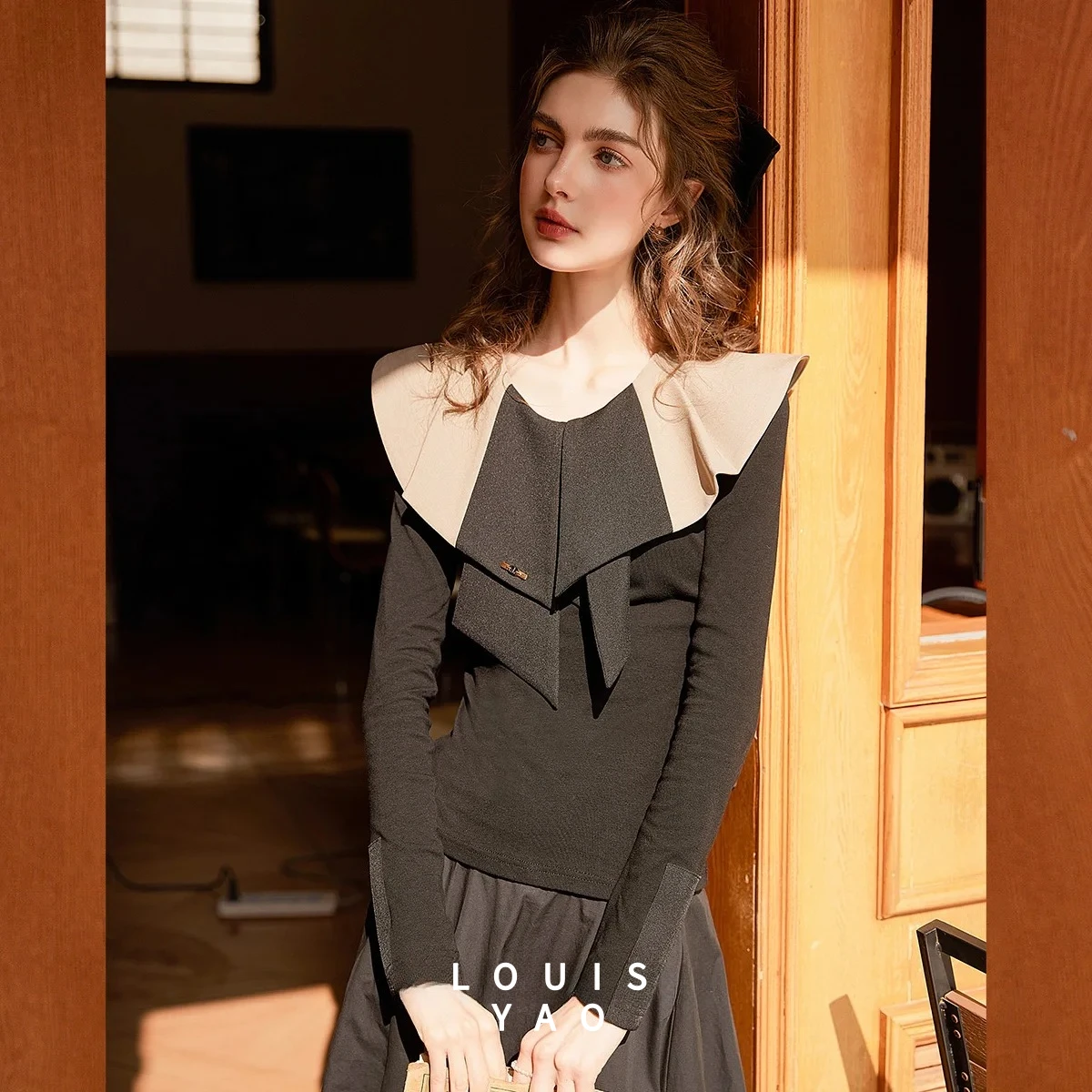 LOUISYAO Patchwork Pressed Pleat Collar Shirt Women 2025 Spring Round Neck Long Sleeve Blouse Chic Streetwear Tops
LOUISYAO Patchwork Pressed Pleat Collar Shirt Women 2025 Spring Round Neck Long Sleeve Blouse Chic Streetwear Tops