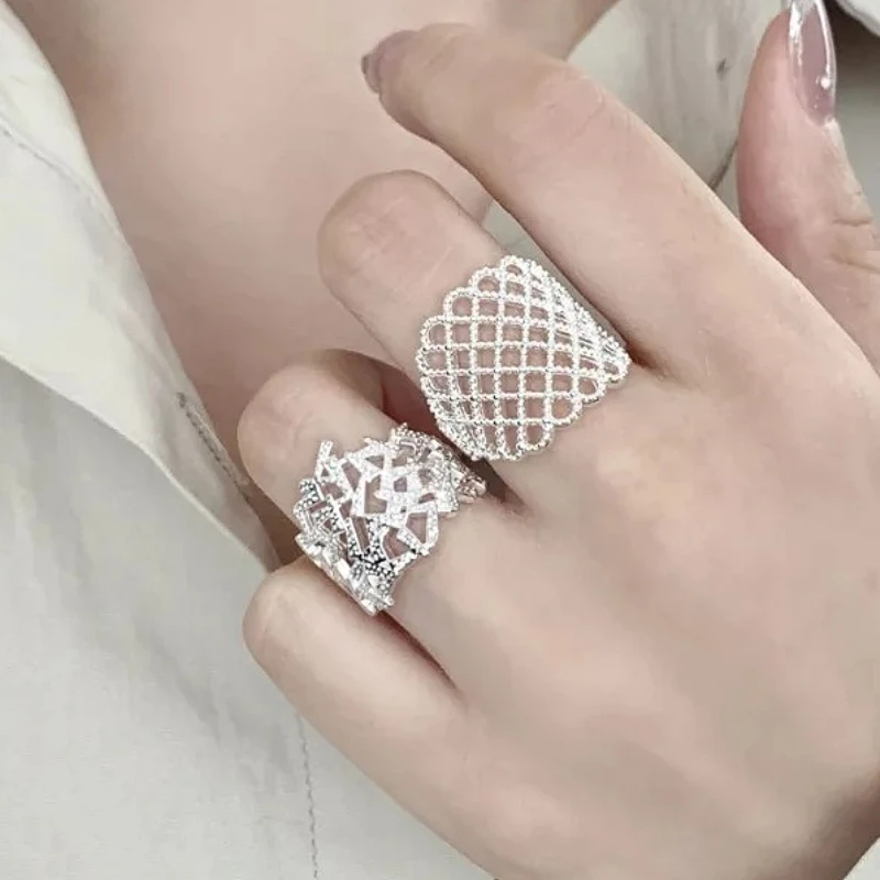925 Sterling Silver Geometric Chic Wide Edge Mesh Hollow Irregular Ring for Women Fine Jewelry Minimalist Accessories
925 Sterling Silver Geometric Chic Wide Edge Mesh Hollow Irregular Ring for Women Fine Jewelry Minimalist Accessories