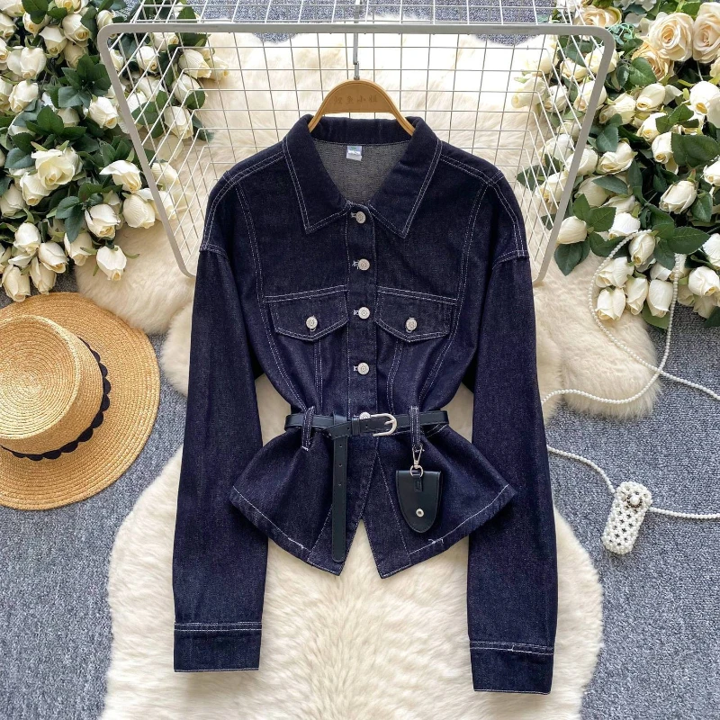 Age reducing design waist cinched metal buckle denim jacket women's spring new fashion long sleeved lapel collar jacket
Age reducing design waist cinched metal buckle denim jacket women's spring new fashion long sleeved lapel collar jacket
