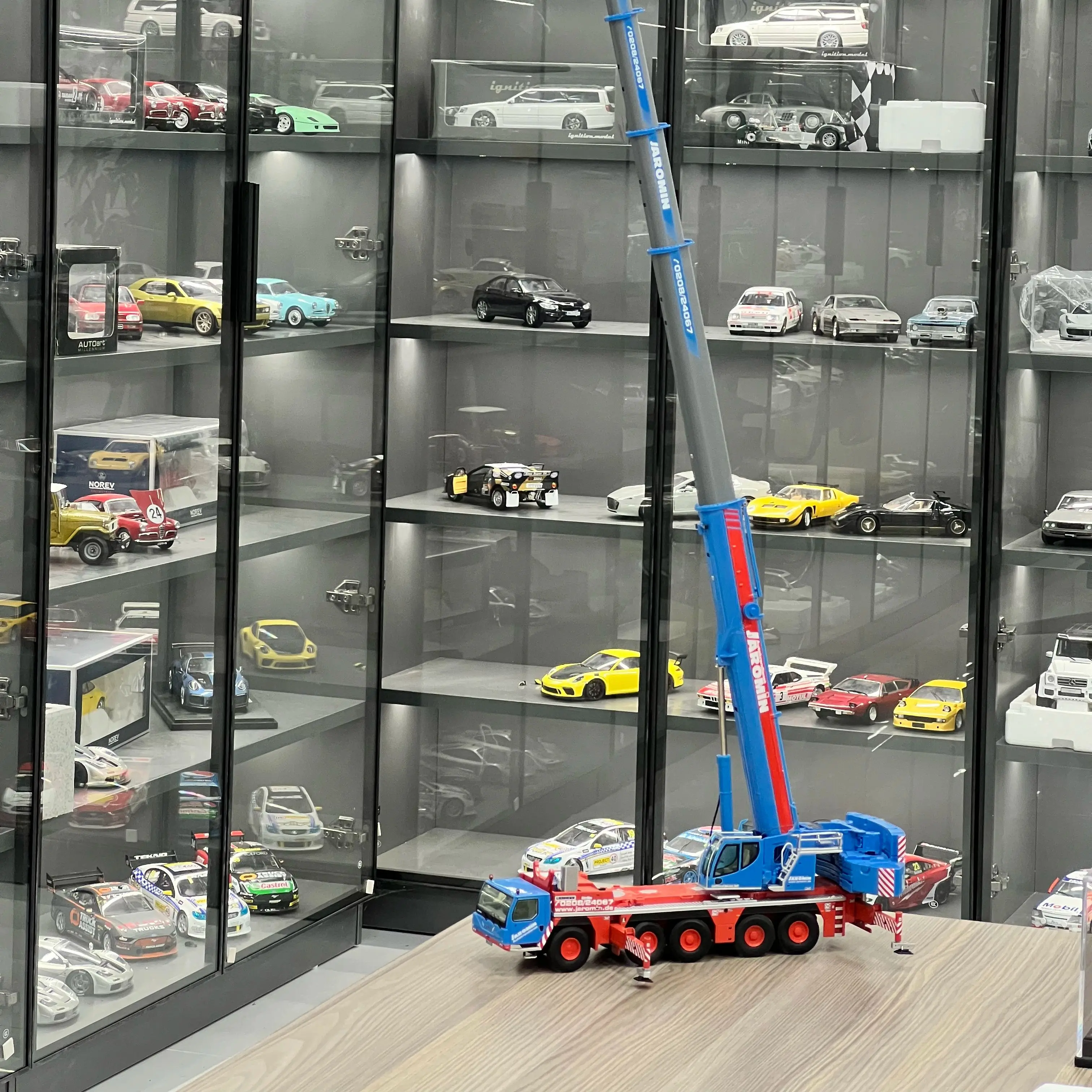 NZG 1:50 LIEBHERR LTM1250-5.1 Литая под давлением модель автомобиля из сплава крана
NZG 1:50 LIEBHERR LTM1250-5.1 Литая под давлением модель автомобиля из сплава крана