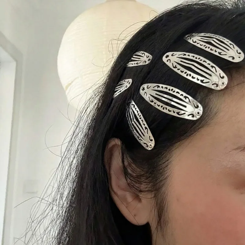 2/4pcs Retro Womens Hairpins Oval Shape Y2K Hollowed Out Headwear Sliver Gothic Punk Party Harajuku Bangs Side Head Accessory
2/4pcs Retro Womens Hairpins Oval Shape Y2K Hollowed Out Headwear Sliver Gothic Punk Party Harajuku Bangs Side Head Accessory