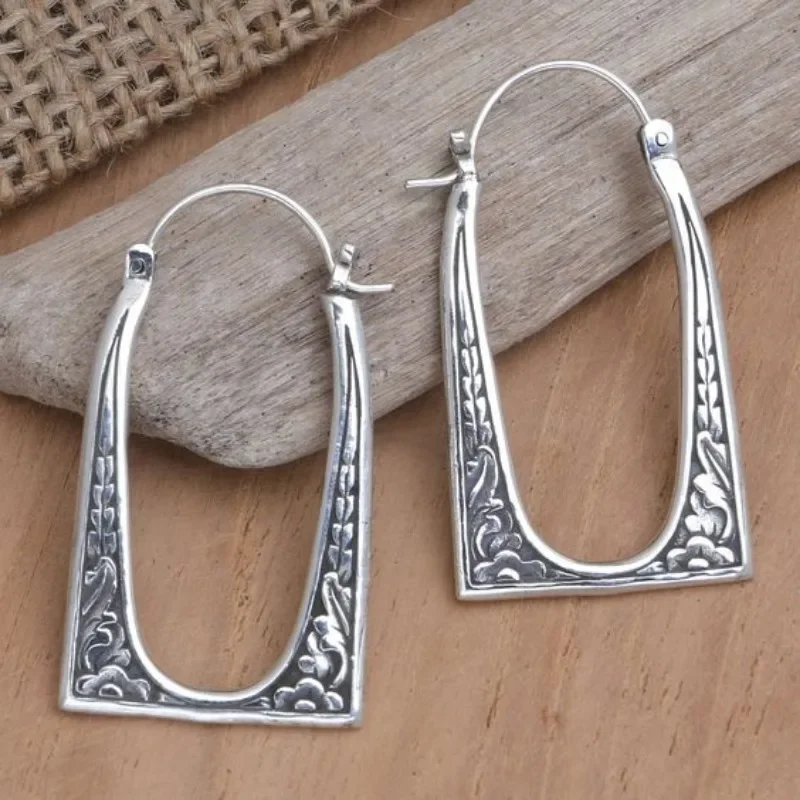 Vintage Hand Carved Dangle Women's Earrings Ethnic Silver Color Metal Geometry Daily Wear Party Jewelry Anniversary Gift
Vintage Hand Carved Dangle Women's Earrings Ethnic Silver Color Metal Geometry Daily Wear Party Jewelry Anniversary Gift