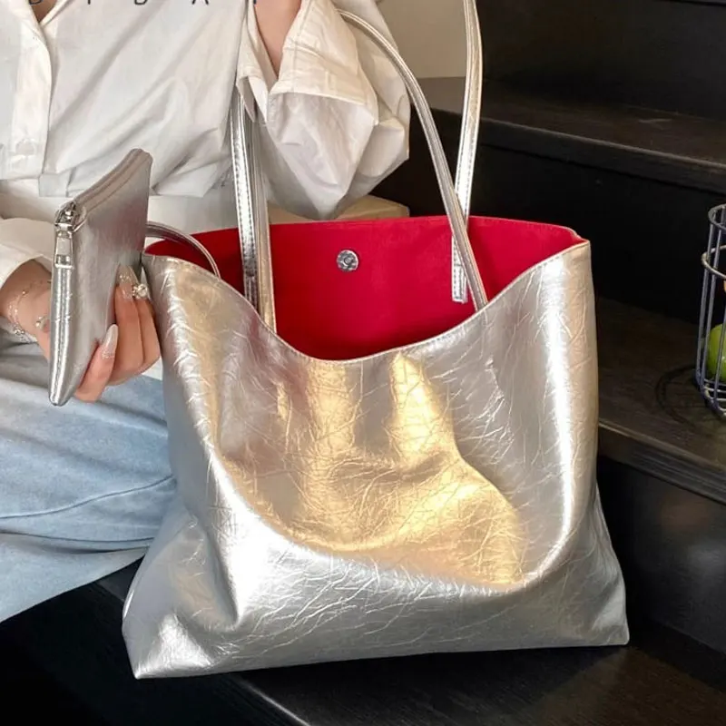 Sweet Cool PU Silver Women's Shoulder Bag New High End Work Commuter Bag Large Capacity Tote Bag
Sweet Cool PU Silver Women's Shoulder Bag New High End Work Commuter Bag Large Capacity Tote Bag