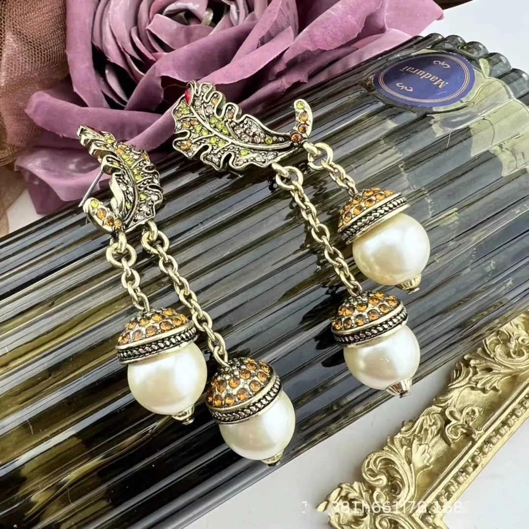 Ancient handmade full inlaid zircon leaf fringe pendant bead bead pendant earrings
Ancient handmade full inlaid zircon leaf fringe pendant bead bead pendant earrings