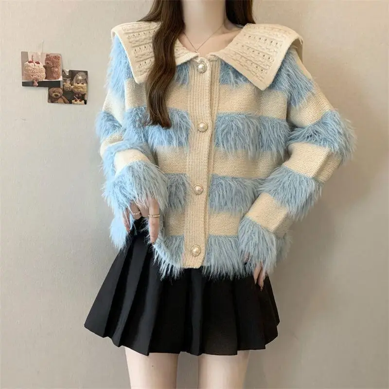 Женский вязаный свитер большого размера, осенний, новый, в стиле ретро, свободного кроя, пушистый, вязаный топ-пальто для полных женщин
Женский вязаный свитер большого размера, осенний, новый, в стиле ретро, свободного кроя, пушистый, вязаный топ-пальто для полных женщин