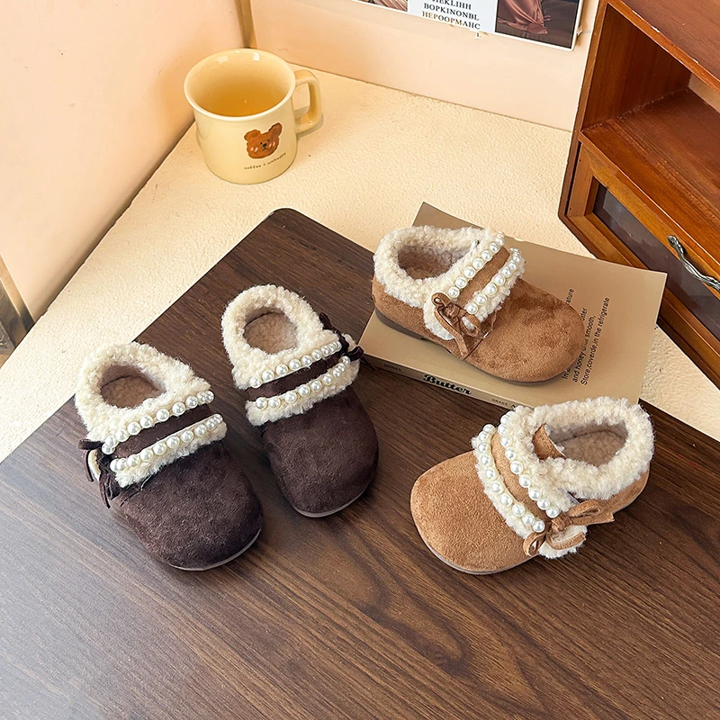 Детская обувь принцессы, милые туфли с круглым носком и бисером для девочек, замшевые теплые милые зимние новые детские мокасины 2024, мягкие повседневные туфли на плоской подошве
Детская обувь принцессы, милые туфли с круглым носком и бисером для девочек, замшевые теплые милые зимние новые детские мокасины 2024, мягкие повседневные туфли на плоской подошве