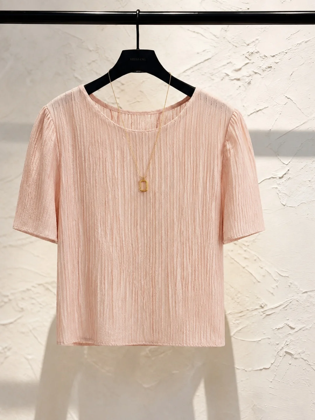 Elegant Lightweight Short Sleeve T-Shirt round Neck Loose Comfortable Soft Summer Fashionable Anti-Aging Korean Style Silk Top
Elegant Lightweight Short Sleeve T-Shirt round Neck Loose Comfortable Soft Summer Fashionable Anti-Aging Korean Style Silk Top