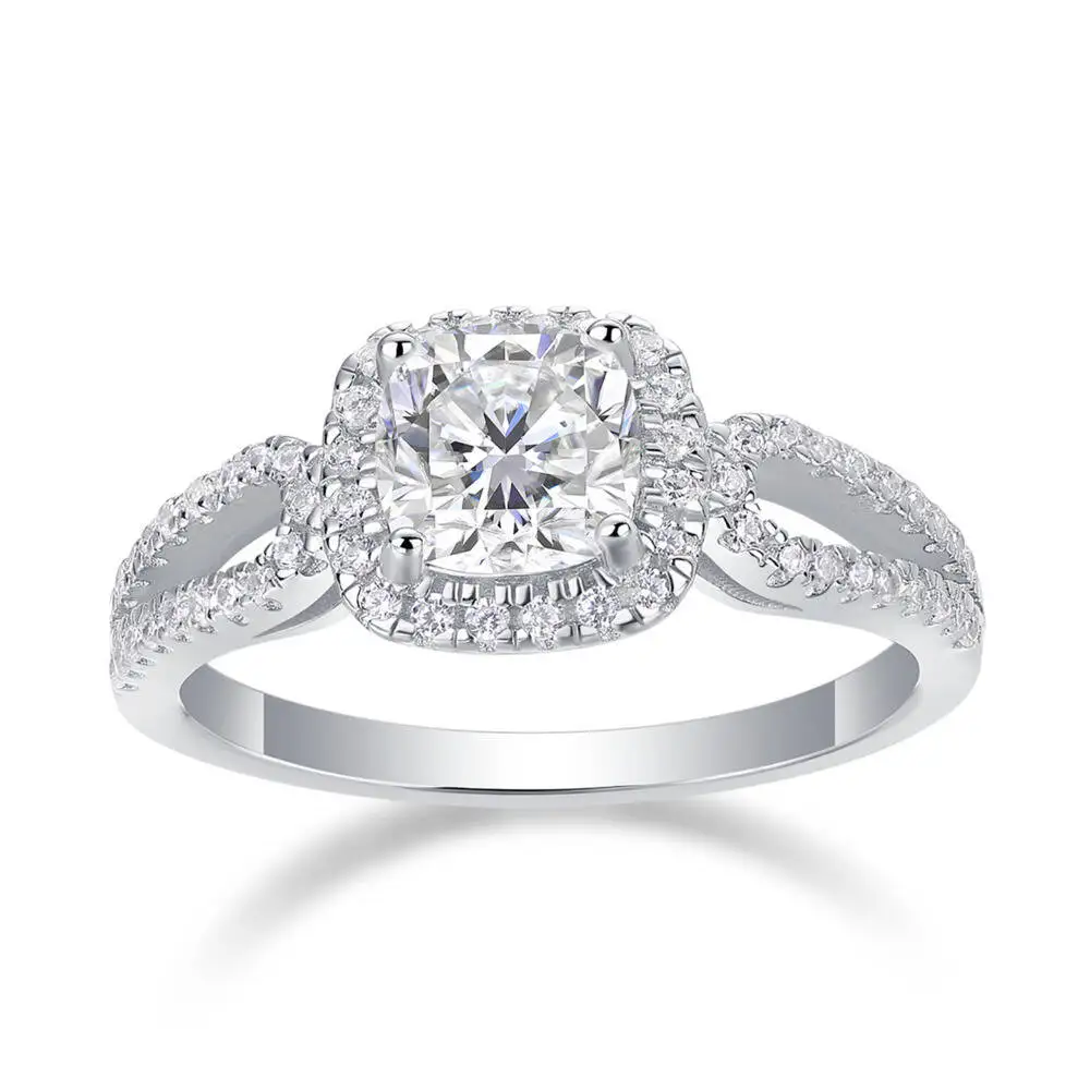 925 Sterling Silver 1CT Cushion Halo Split Paved Ring D VVS1 Moissanite Multi Tone Engagement Fine Jewelry For Women
925 Sterling Silver 1CT Cushion Halo Split Paved Ring D VVS1 Moissanite Multi Tone Engagement Fine Jewelry For Women