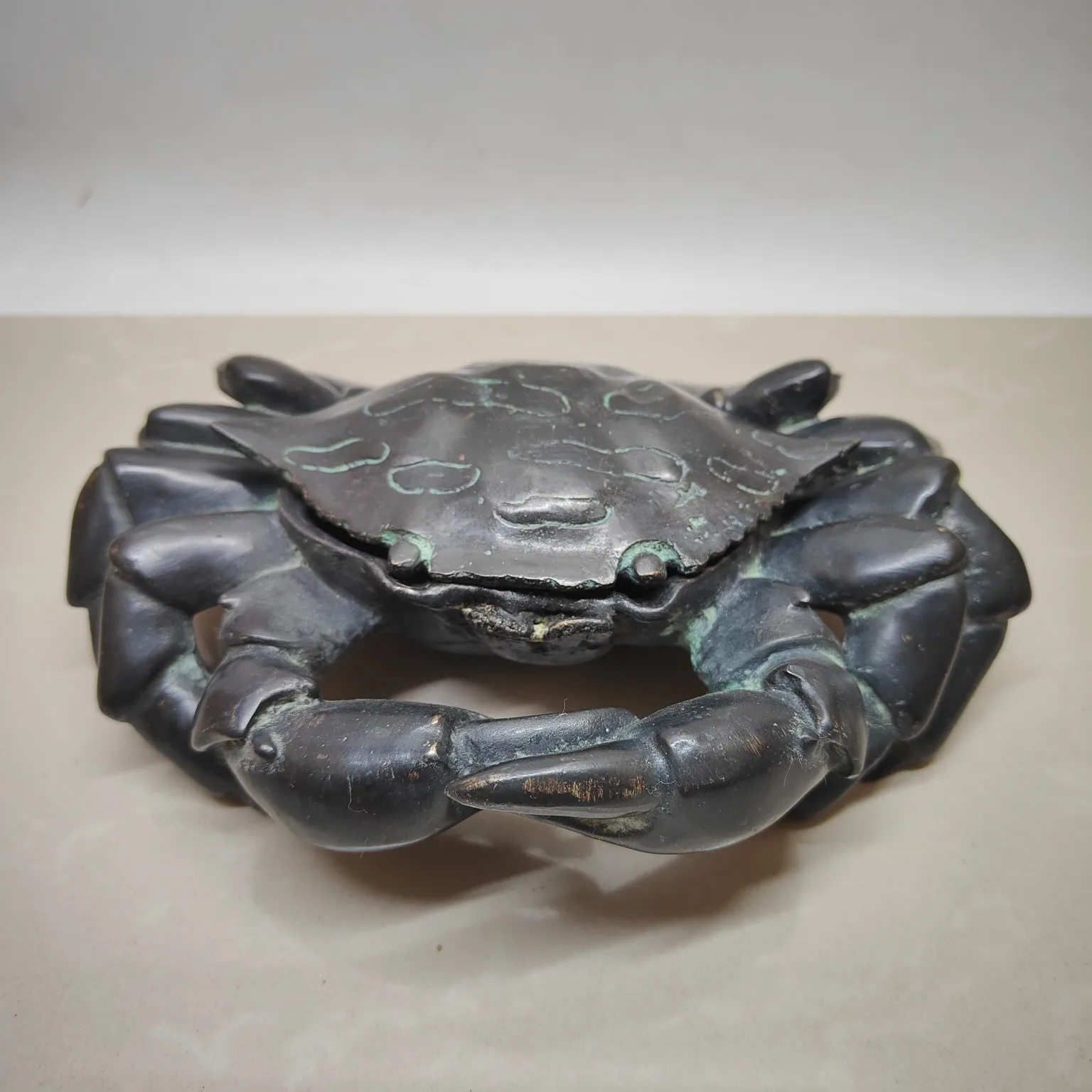 A large crab ashtray for attracting wealth from all directions,Free shipping
A large crab ashtray for attracting wealth from all directions,Free shipping