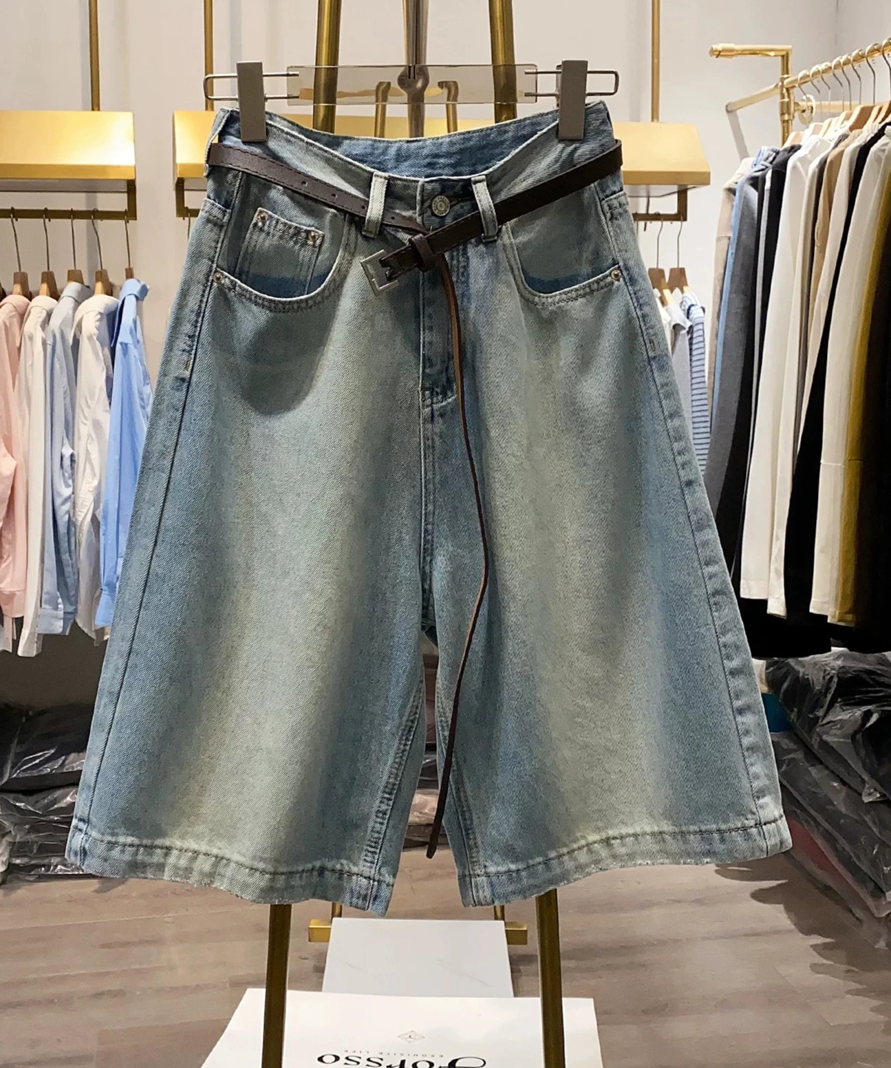 Summer New Women's Jeans Loose Wide Leg Short Jeans
Summer New Women's Jeans Loose Wide Leg Short Jeans