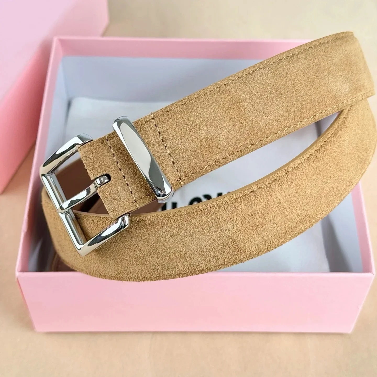 M Series Handmade Suede Belt Simple and Elegant Metal Buckle Fashion Belt Trendy Women's Belt Suede Belt Luxury High-end Gift
M Series Handmade Suede Belt Simple and Elegant Metal Buckle Fashion Belt Trendy Women's Belt Suede Belt Luxury High-end Gift