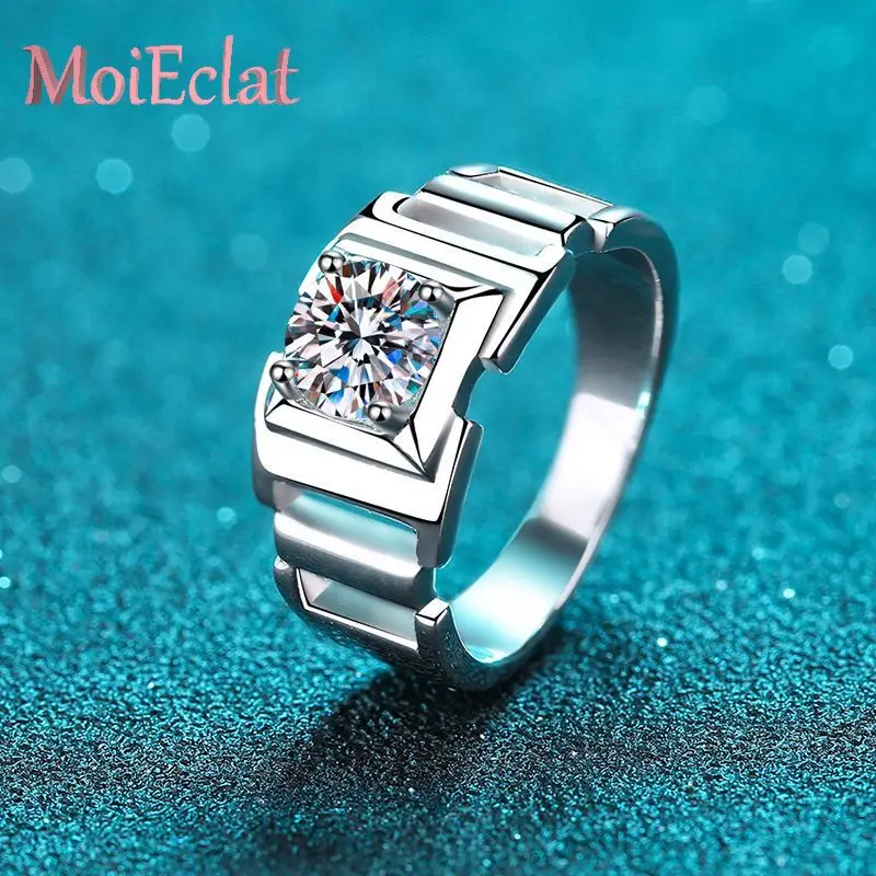 Luxury Sleek Platinum Pt950 Rings for Men, Stunning 1 Carat Moissanite Diamond Wedding Fine Jewelry for Him GRA Certified
Luxury Sleek Platinum Pt950 Rings for Men, Stunning 1 Carat Moissanite Diamond Wedding Fine Jewelry for Him GRA Certified