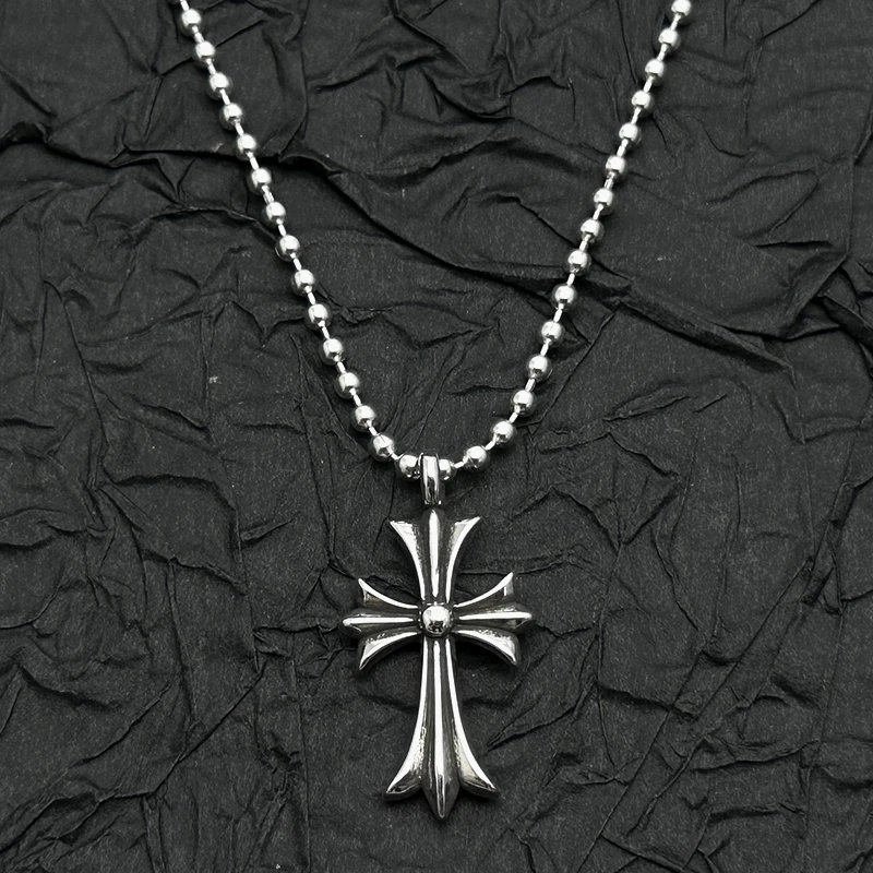 S925 sterling silver cross necklace men and women retro old European and American niche unique design trendy and cool
S925 sterling silver cross necklace men and women retro old European and American niche unique design trendy and cool