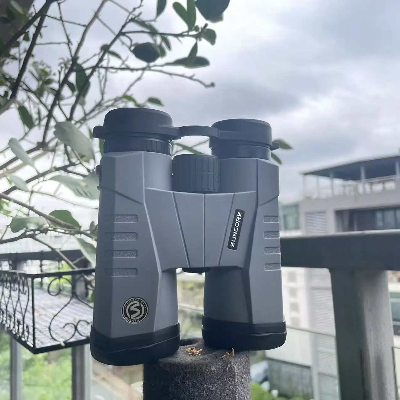 Professional grade binoculars 12x42 high-definition sharp outdoor essential travel telescope
Professional grade binoculars 12x42 high-definition sharp outdoor essential travel telescope