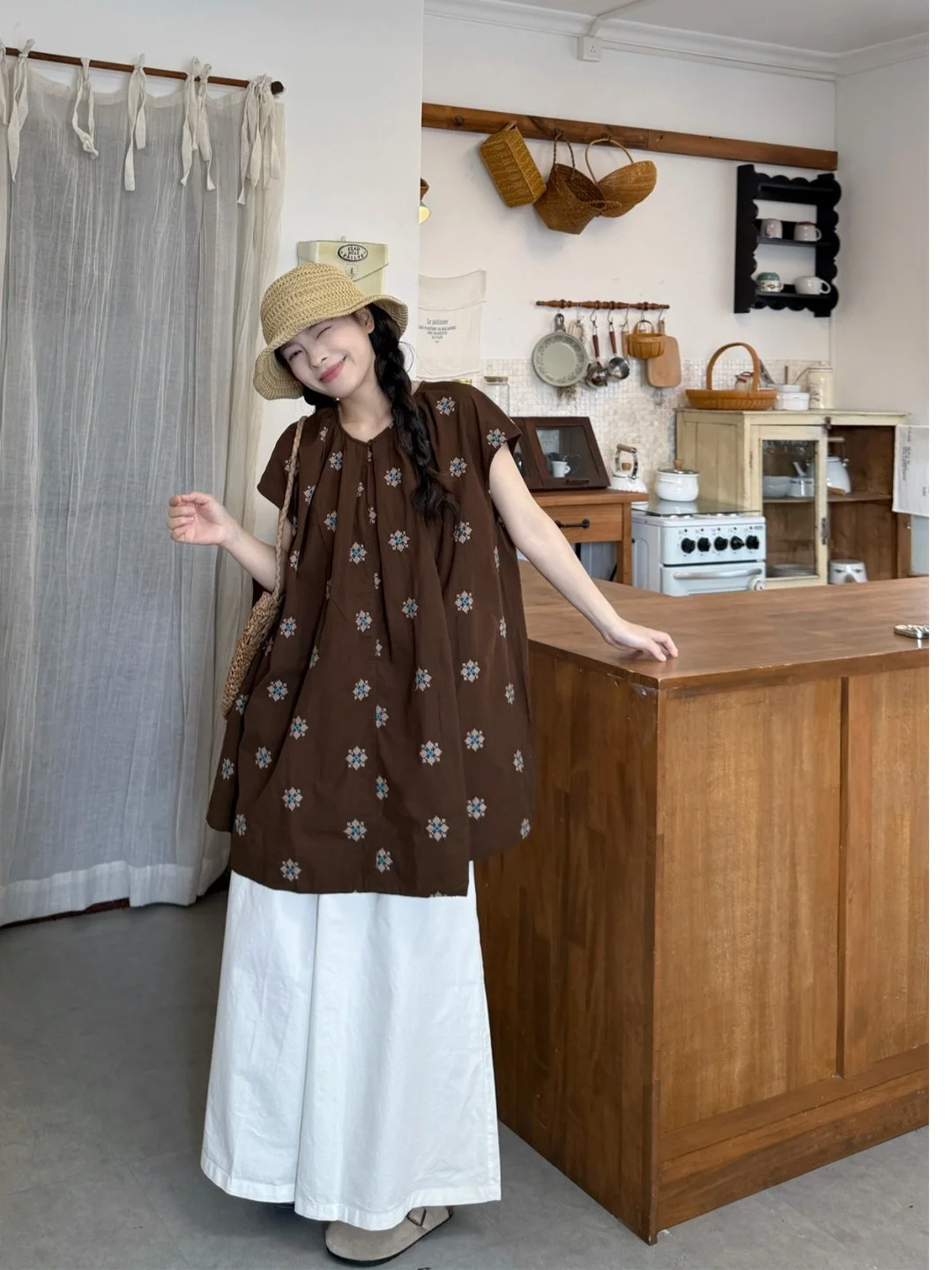 plus Size Women's Retro Embroidered Floral round Neck Short Sleeve Shirt High Waist White Pants Set Summer New Style Korean L...
plus Size Women's Retro Embroidered Floral round Neck Short Sleeve Shirt High Waist White Pants Set Summer New Style Korean L...