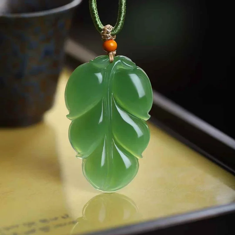 Natural Hetian Jade Russian Jasper Old Material Eye Leaf Pendant With Certificate
Natural Hetian Jade Russian Jasper Old Material Eye Leaf Pendant With Certificate