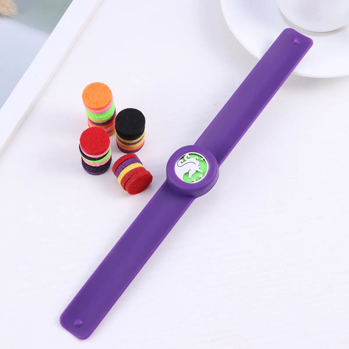 Slap Aromatherapy Diffuser Bracelets 9 Inch Silicone Kids Slap Bracelets Essential Oil Child Perfume Diffusion Pads Match Wear
Slap Aromatherapy Diffuser Bracelets 9 Inch Silicone Kids Slap Bracelets Essential Oil Child Perfume Diffusion Pads Match Wear
