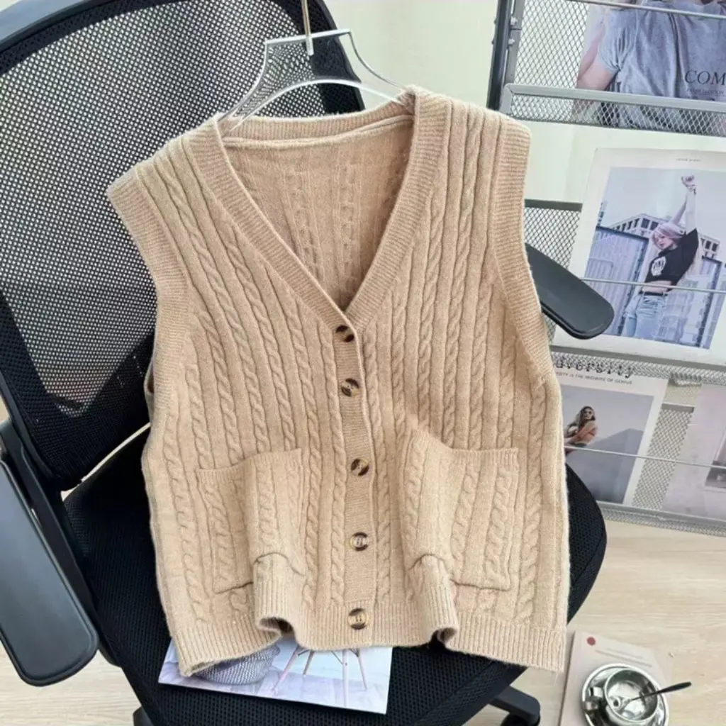 Women's Vintage V-neck Twist Knitted Vest Solid Color plus Size Loose Cardigan for Autumn 
Women's Vintage V-neck Twist Knitted Vest Solid Color plus Size Loose Cardigan for Autumn