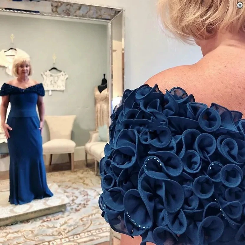 Off-the-Shoulder Long Dark Blue Mother of the Bride Dresses 2025 Plus Size 3D Floral Beaded Wedding Guest Gowns Vintage
Off-the-Shoulder Long Dark Blue Mother of the Bride Dresses 2025 Plus Size 3D Floral Beaded Wedding Guest Gowns Vintage