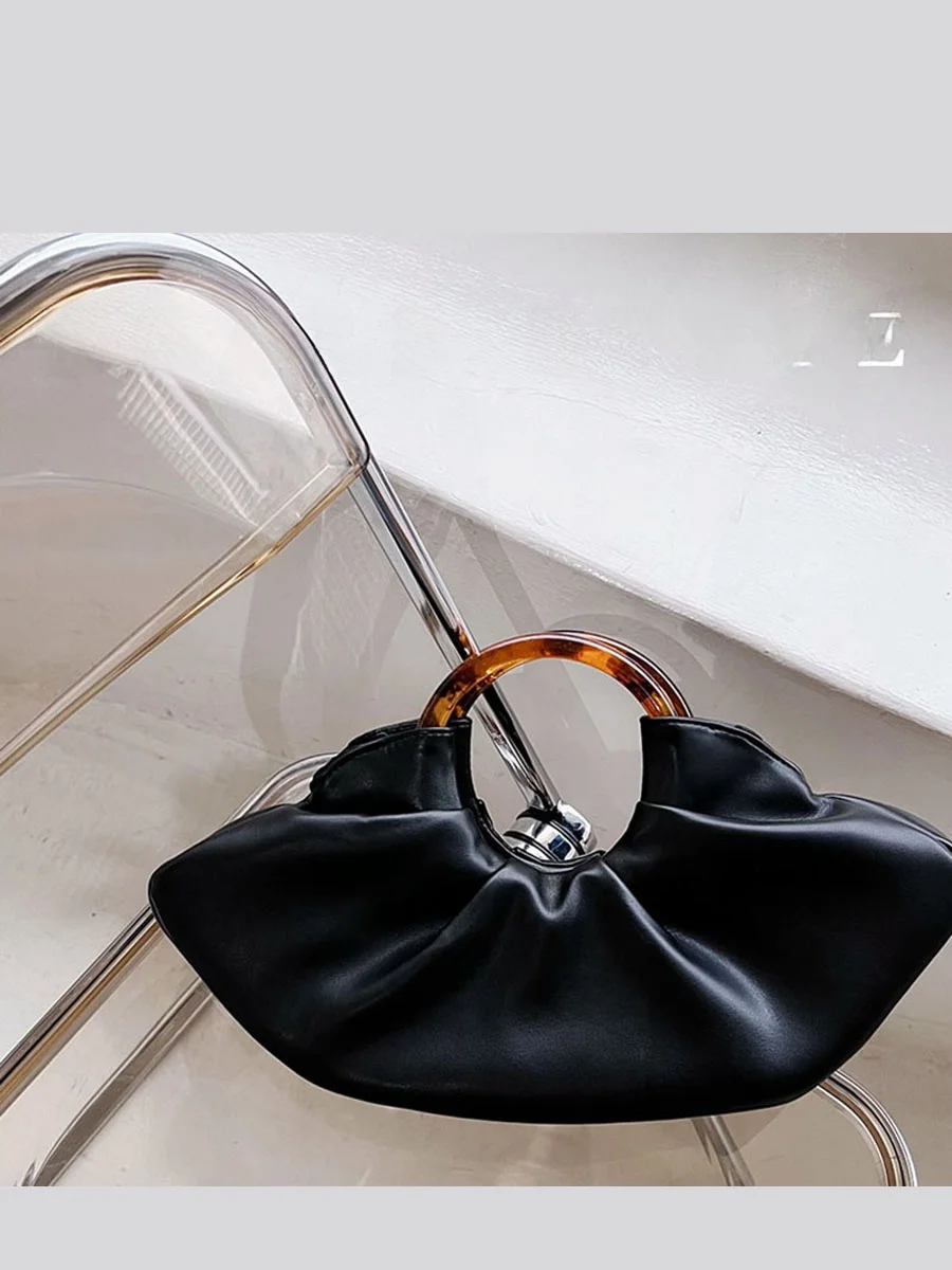 UGALS2023 Fairy Tale Large Capacity Cloud Dumpling Handbag Cow Horn Shape Folded PU Leather Magnetic Buckle Clutch Bag
UGALS2023 Fairy Tale Large Capacity Cloud Dumpling Handbag Cow Horn Shape Folded PU Leather Magnetic Buckle Clutch Bag